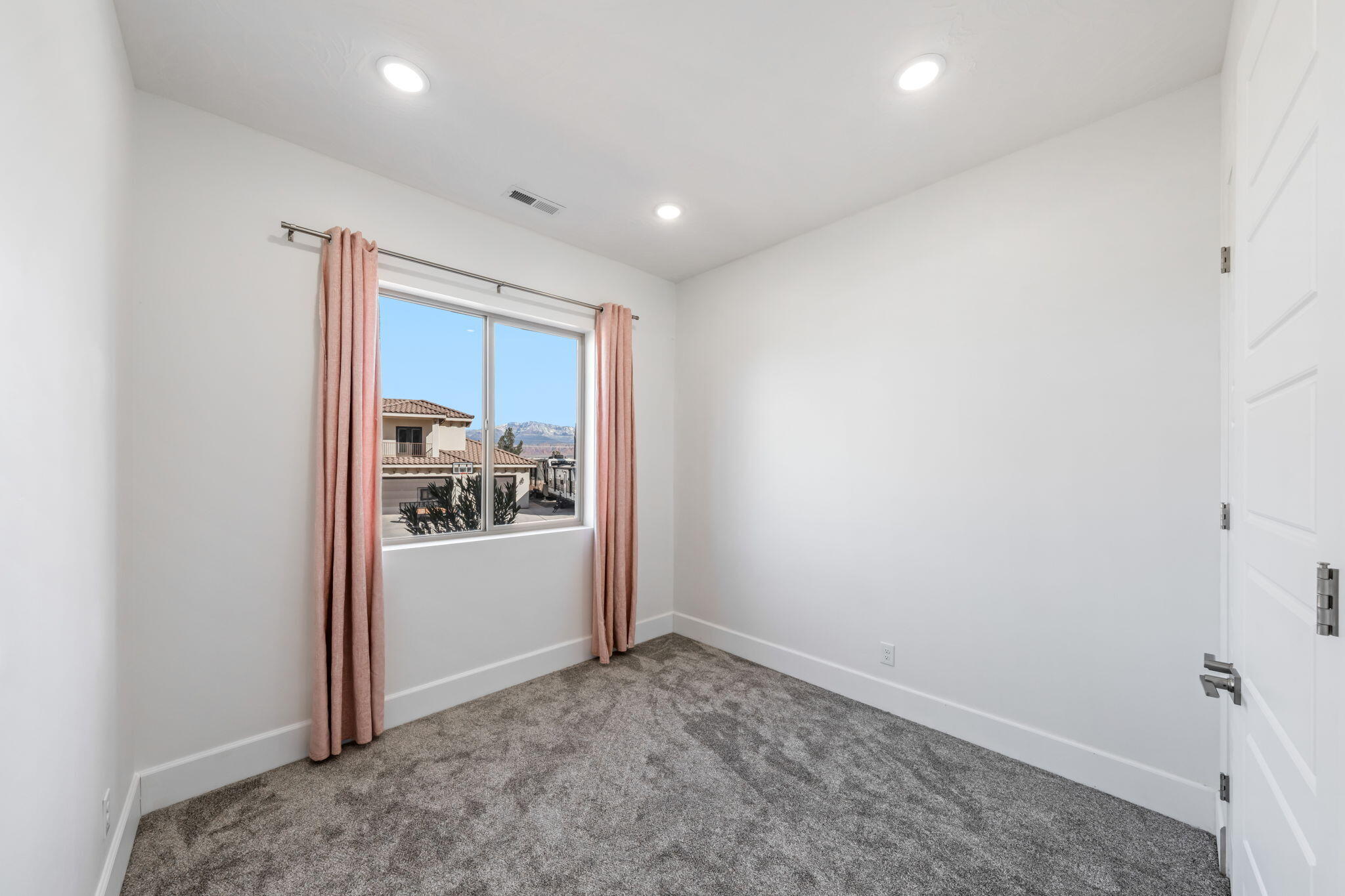 STONE COVE - Residential