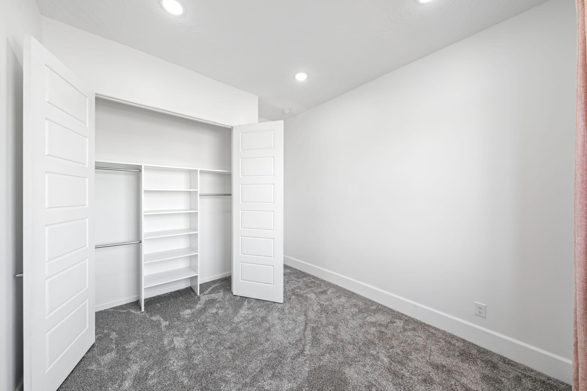 STONE COVE - Residential