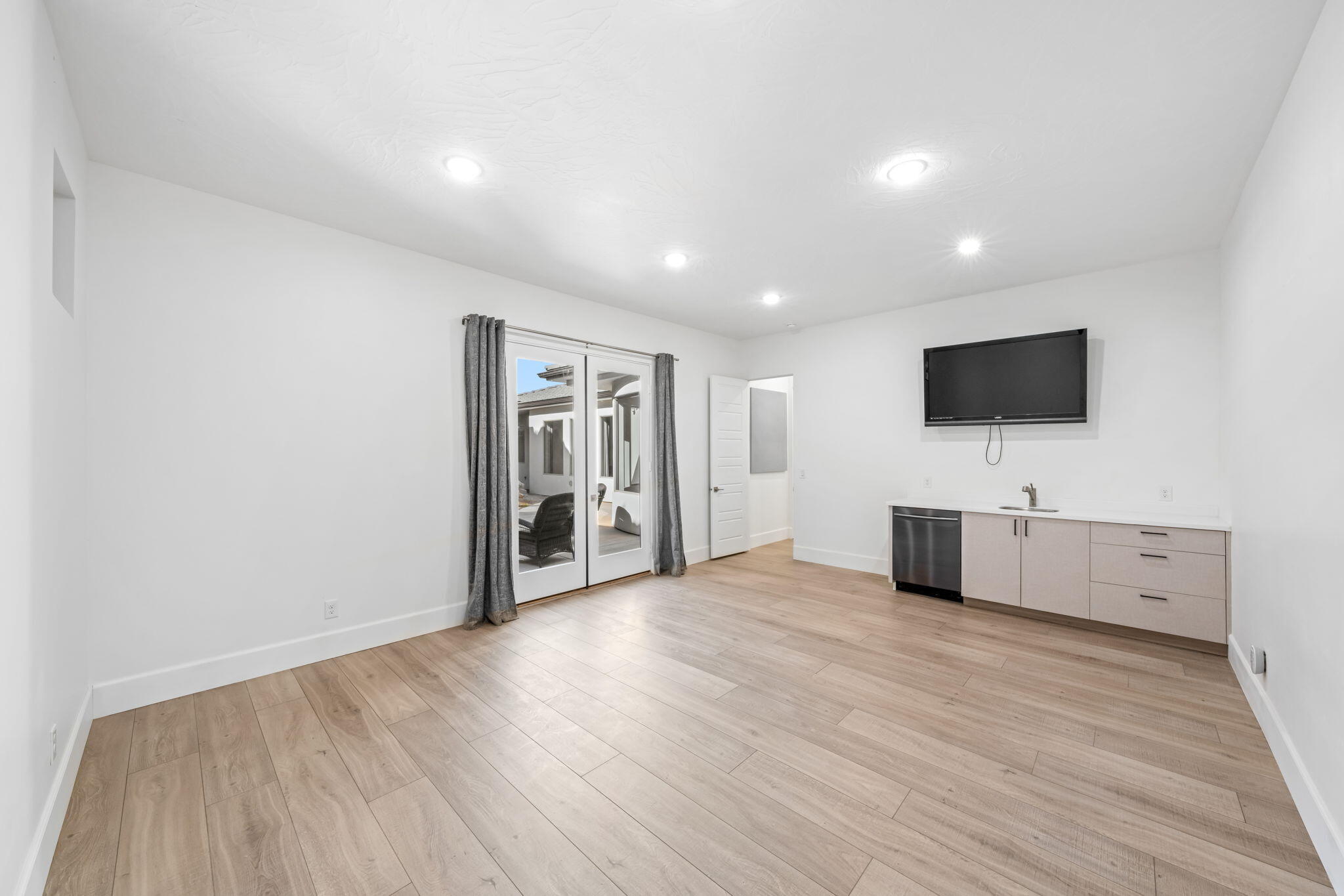 STONE COVE - Residential