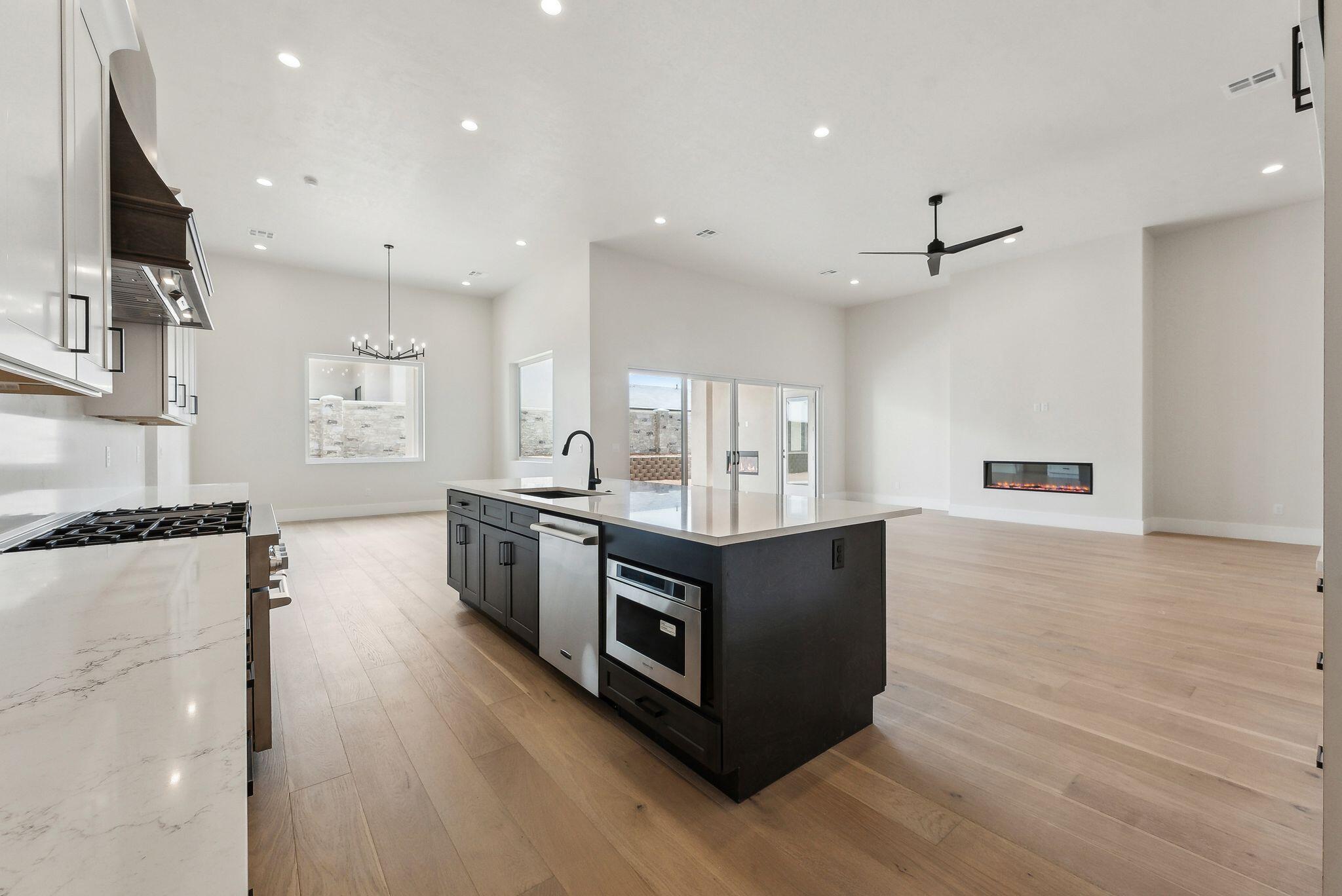 HAWKEYE POINTE SUB - Residential