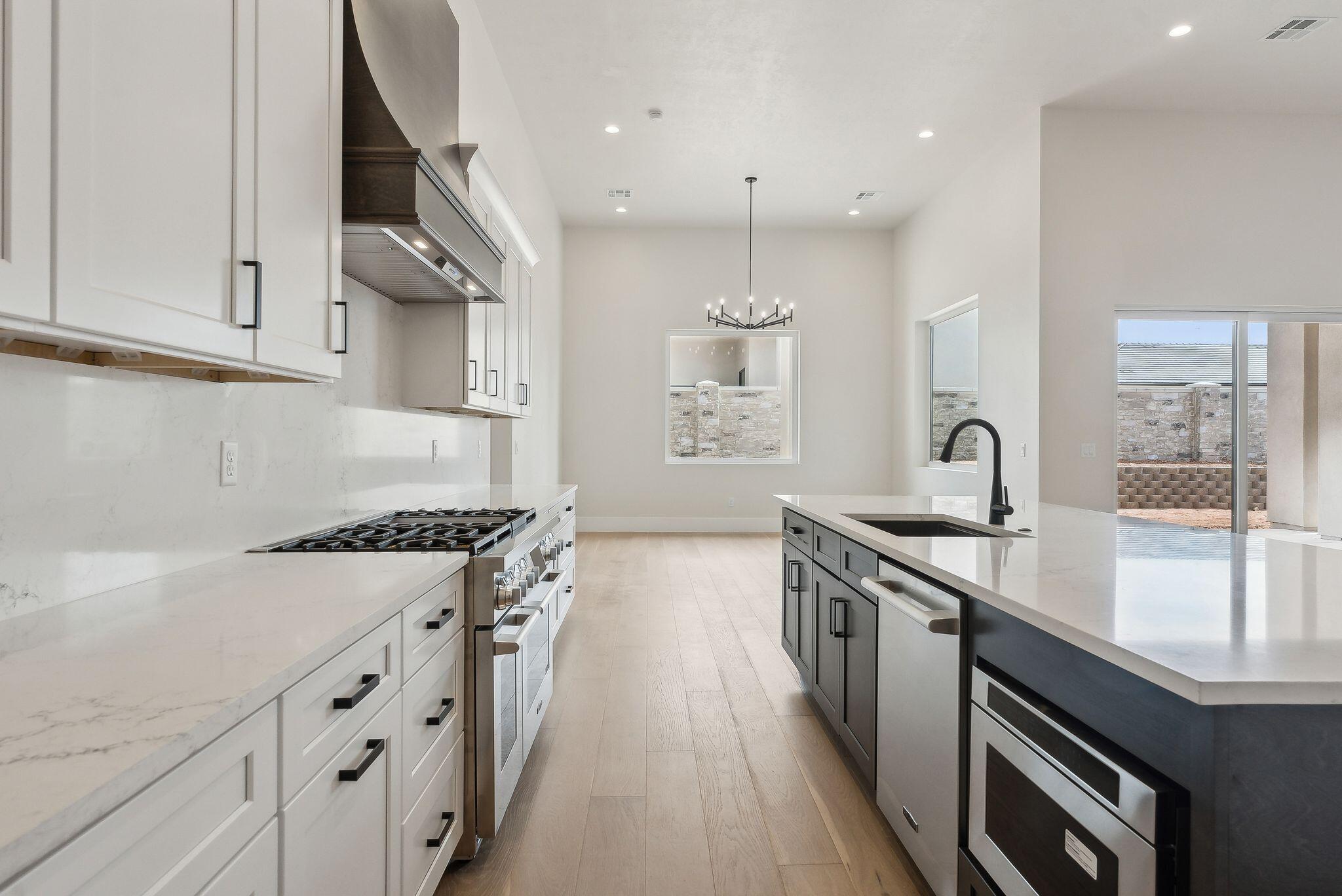 HAWKEYE POINTE SUB - Residential