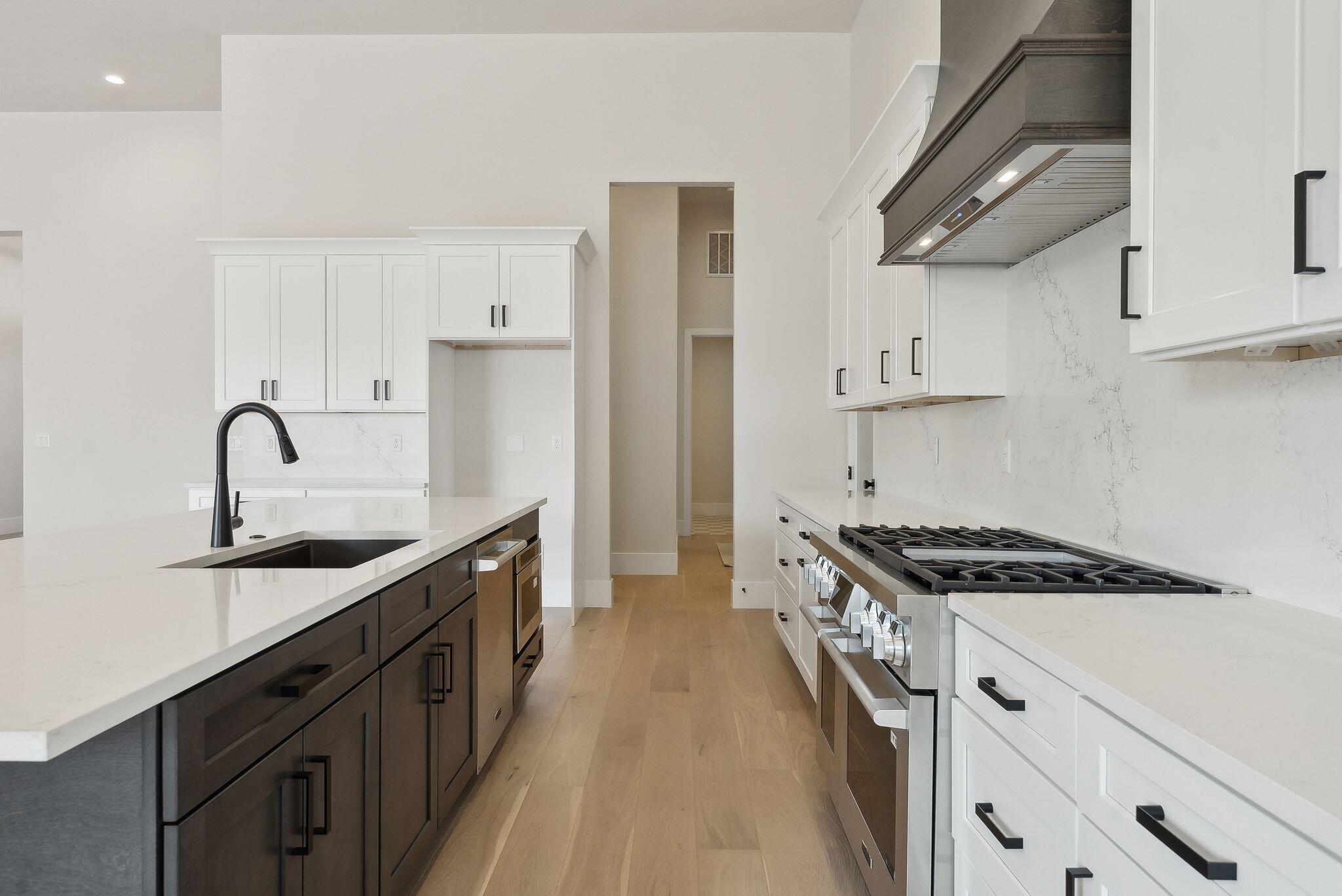 HAWKEYE POINTE SUB - Residential