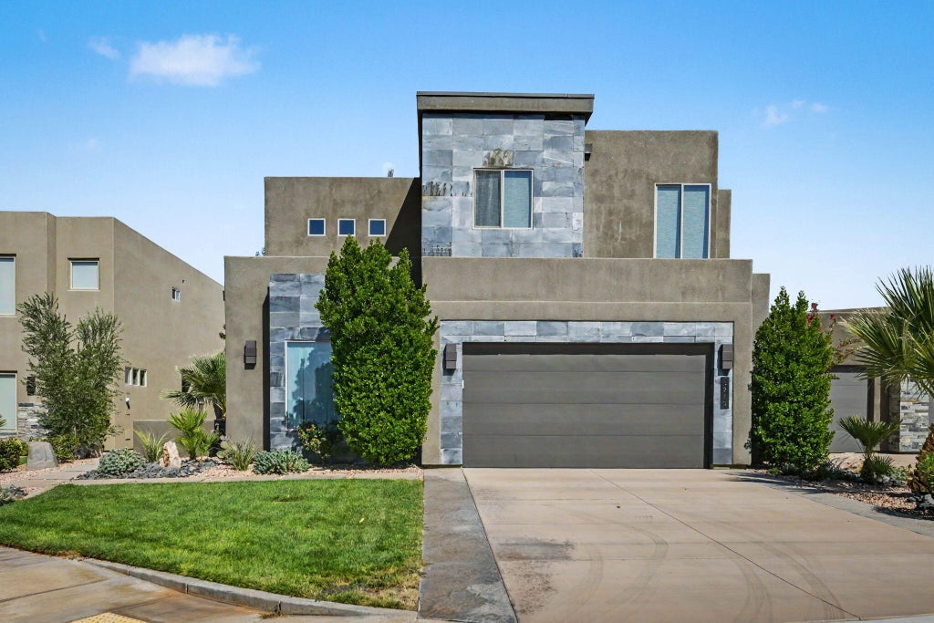 Photo of 3219 S Dyami View, Hurricane, UT 84737 (MLS # 26-275841)