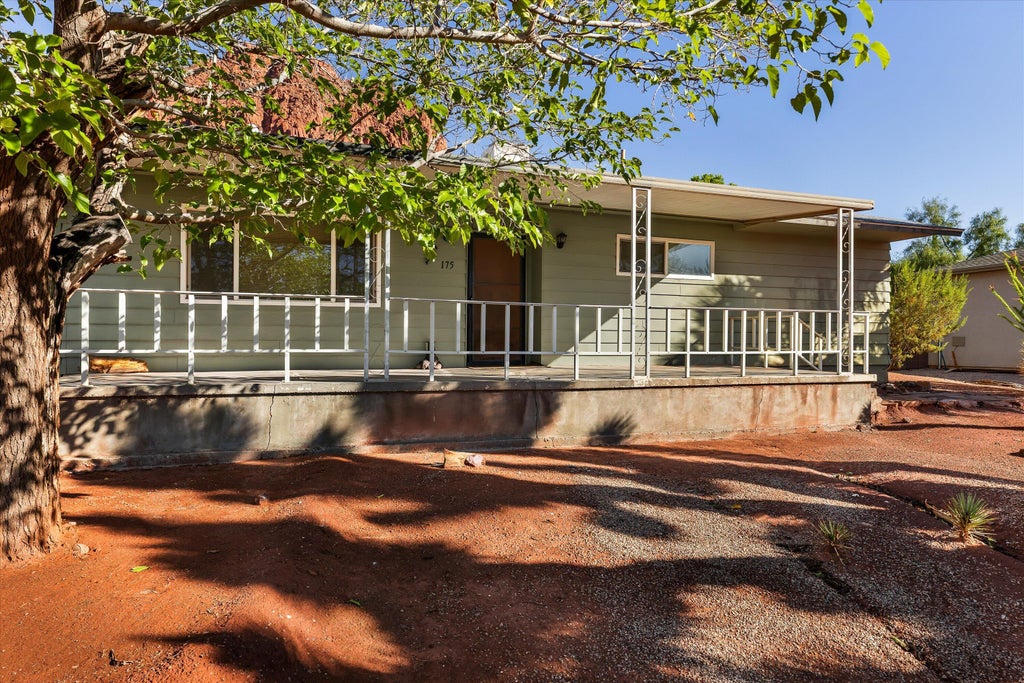 Photo of 175 E 300 N, Ivins, UT 84738 (MLS # 26-277192)