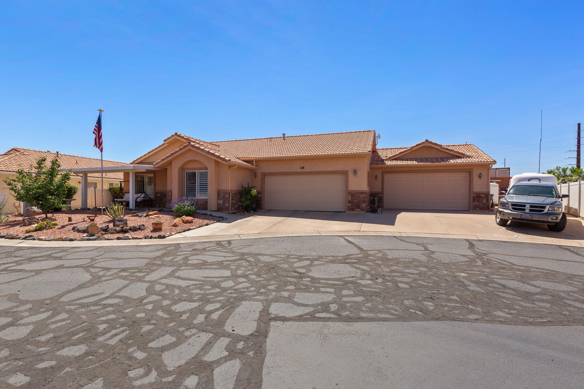 RIDGEPOINTE - Residential