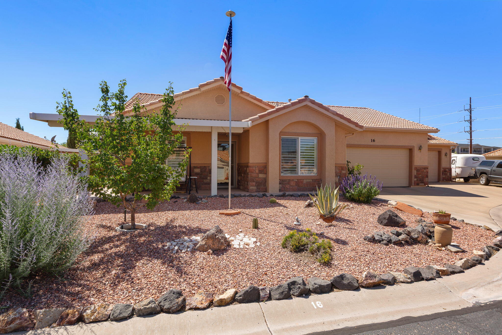 RIDGEPOINTE - Residential