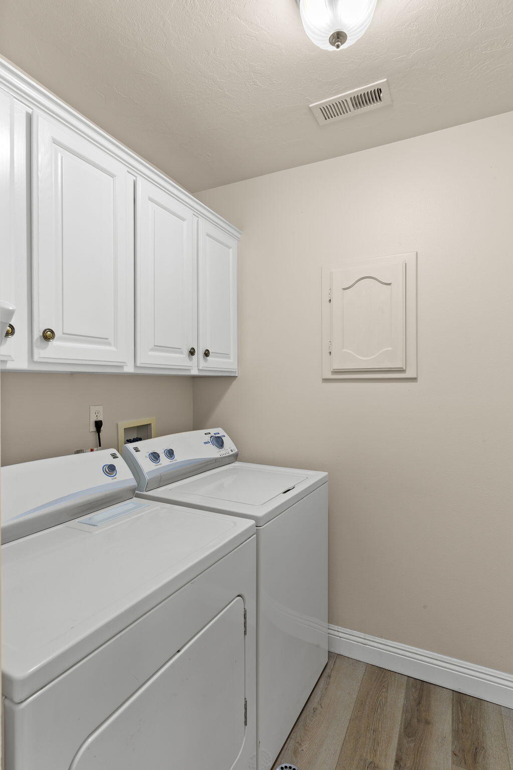RIDGEPOINTE - Residential