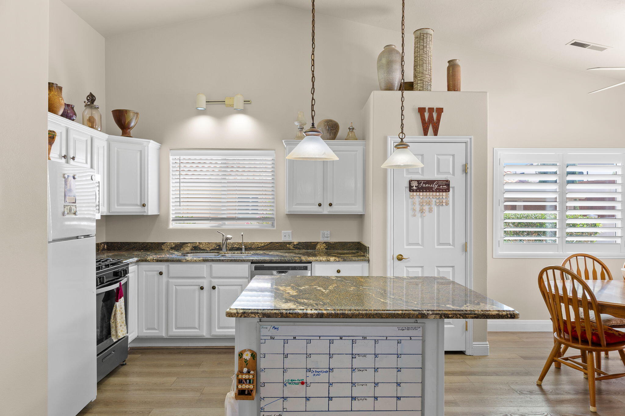 RIDGEPOINTE - Residential