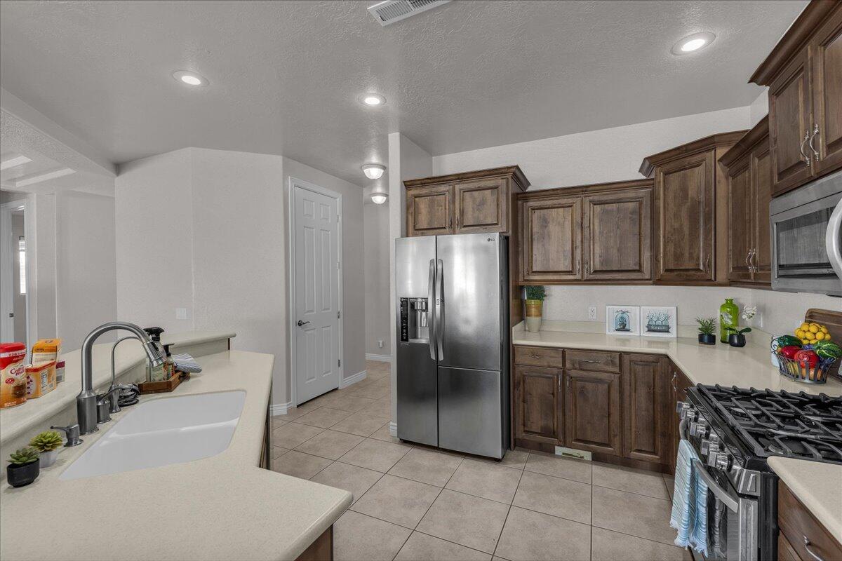 LAS ENTRADAS AT GREEN SPRING - Residential