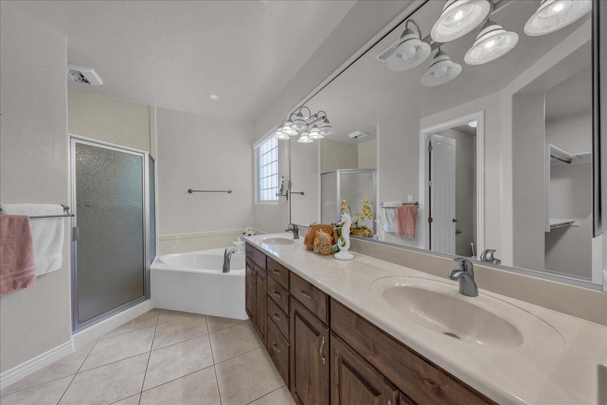 LAS ENTRADAS AT GREEN SPRING - Residential