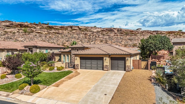 2745 E Rasmussen DR
