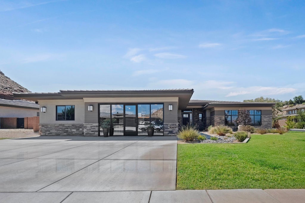 Photo of 1516 E Talus Way, Saint George, UT 84790 (MLS # 26-274959)
