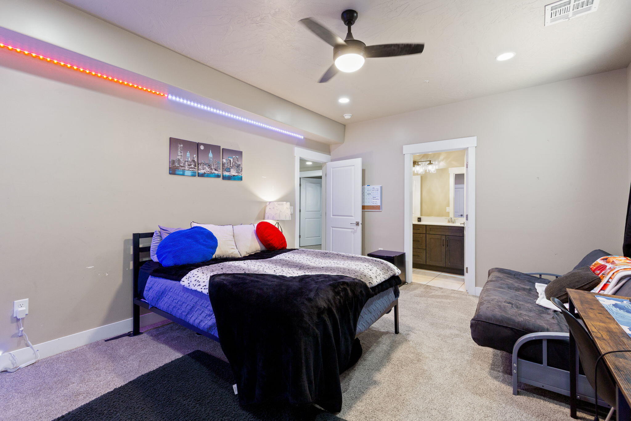 BLOOMINGTON HILLS - Residential