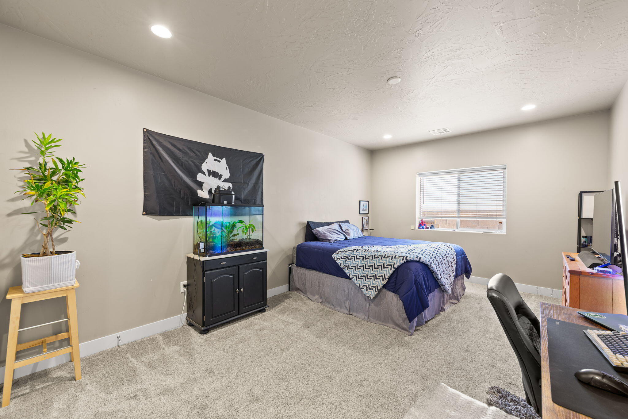 BLOOMINGTON HILLS - Residential