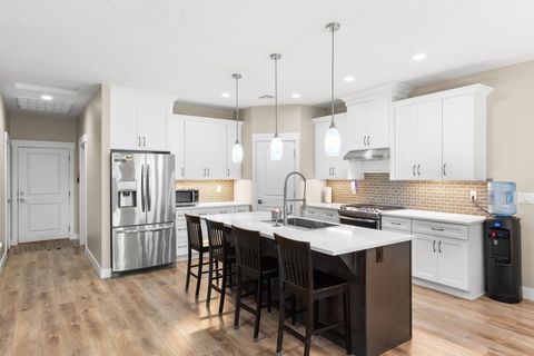 Photo of 2282 S PINTURA DR, Saint George, UT 84790 (MLS # 26-270576)