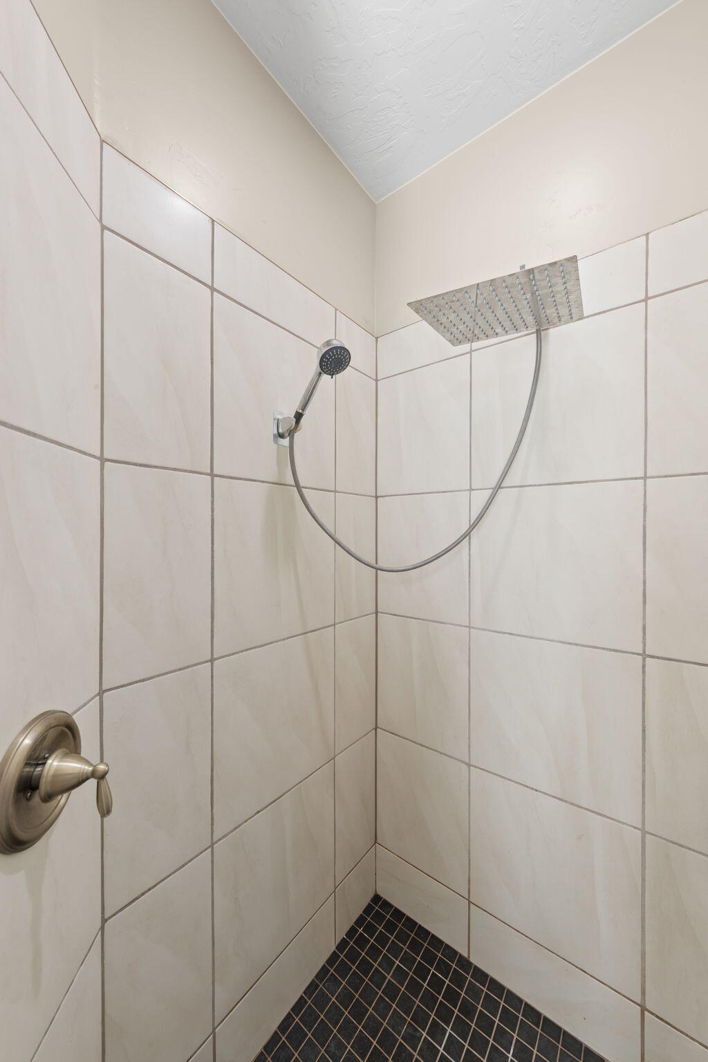 BLOOMINGTON HILLS - Residential