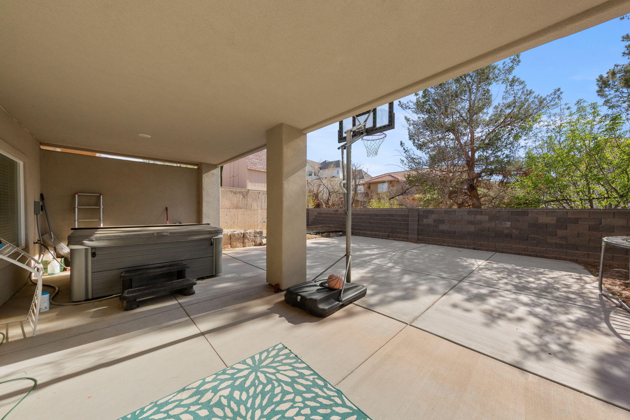 BLOOMINGTON HILLS - Residential