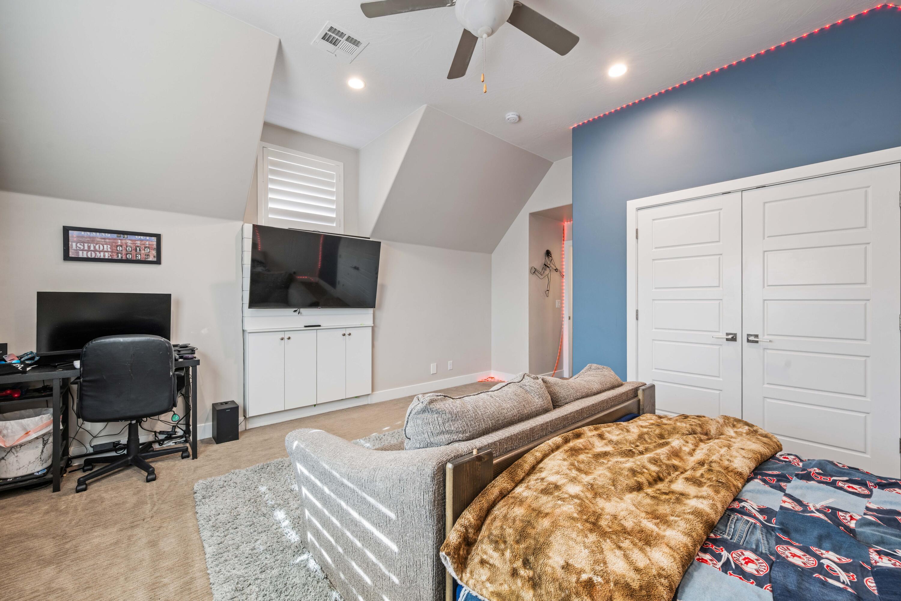 HYDE-BERRY PARK - Residential