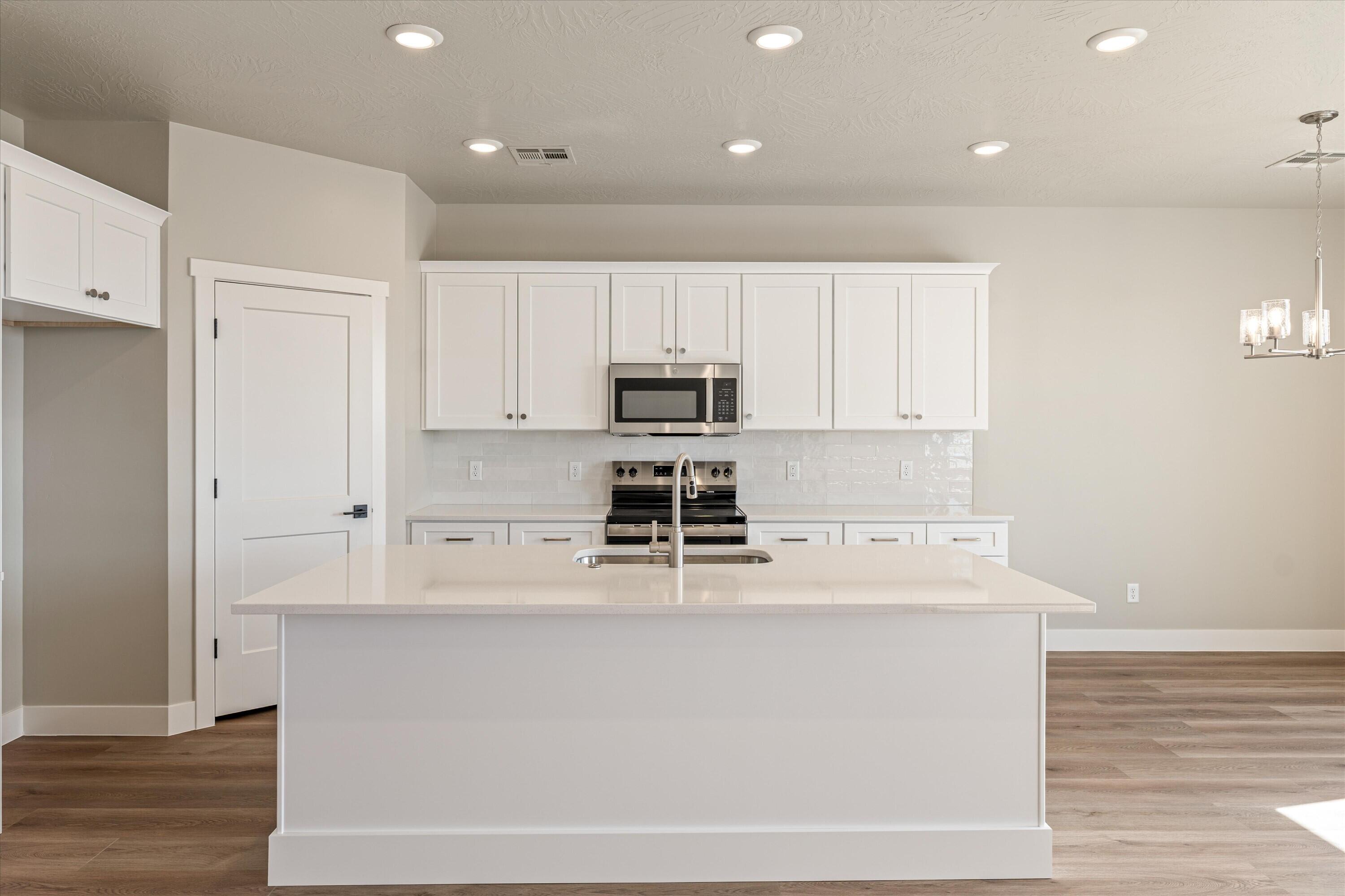 HURRICANE HEIGHTS TOWNHOMES - Residential