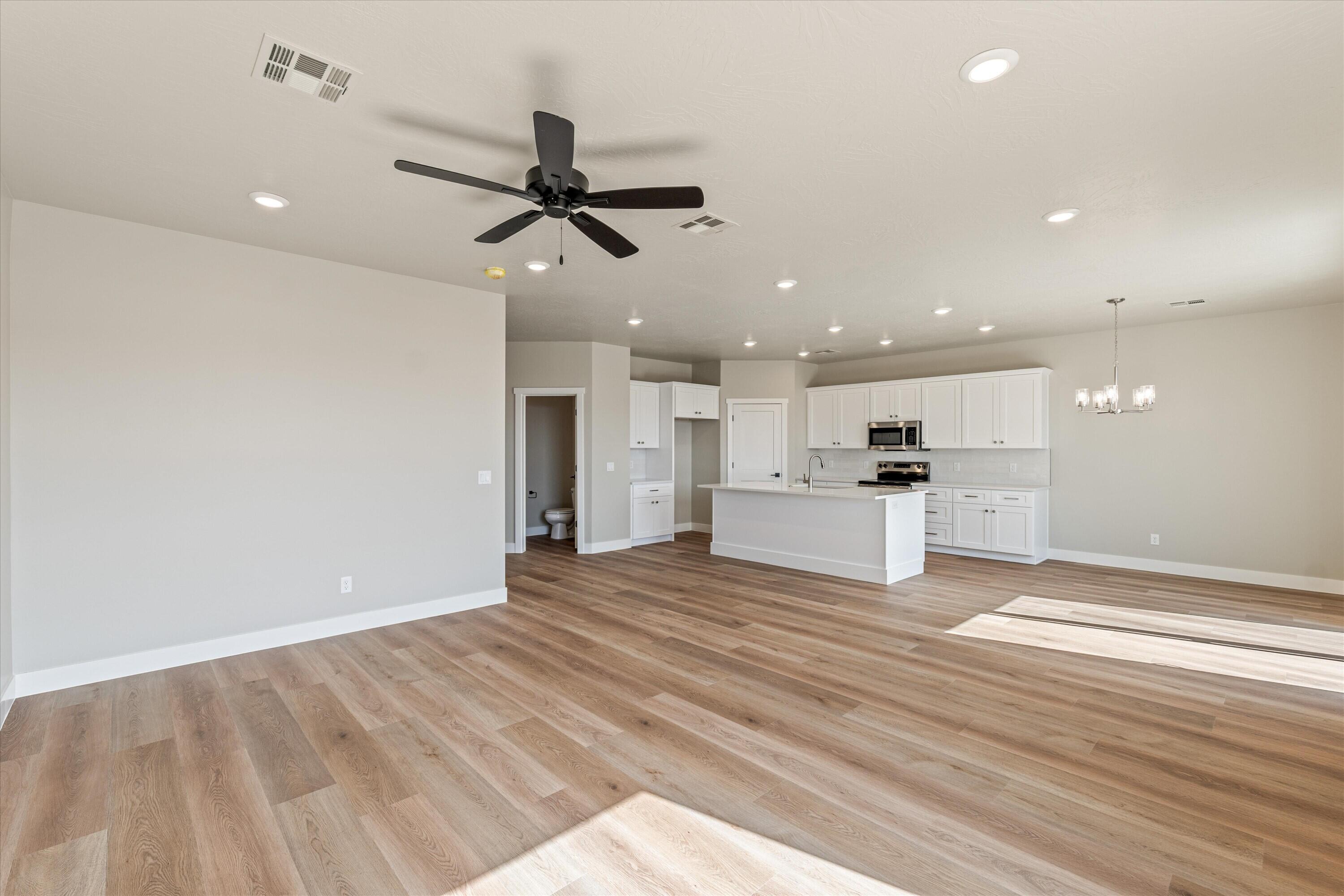 HURRICANE HEIGHTS TOWNHOMES - Residential