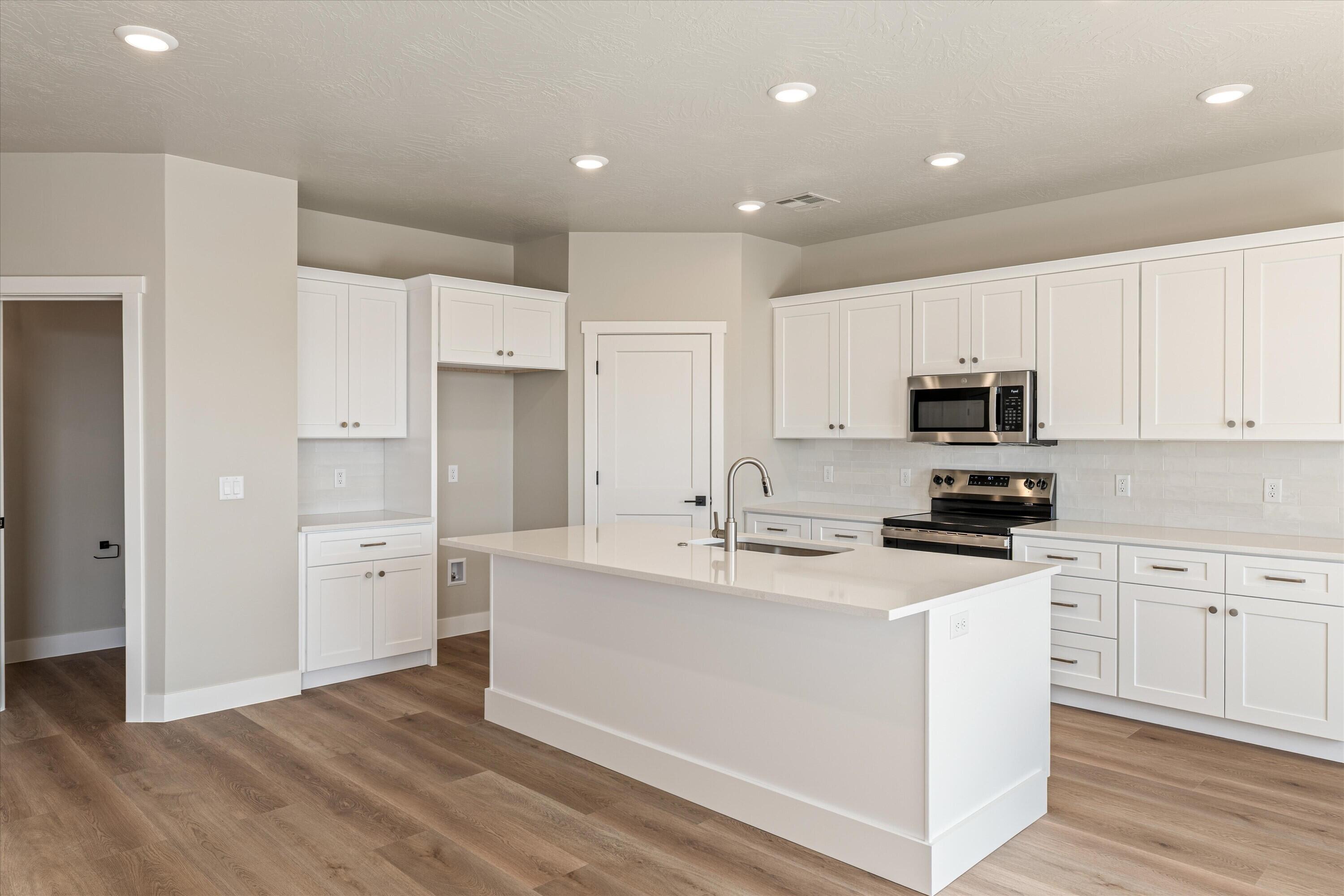 HURRICANE HEIGHTS TOWNHOMES - Residential