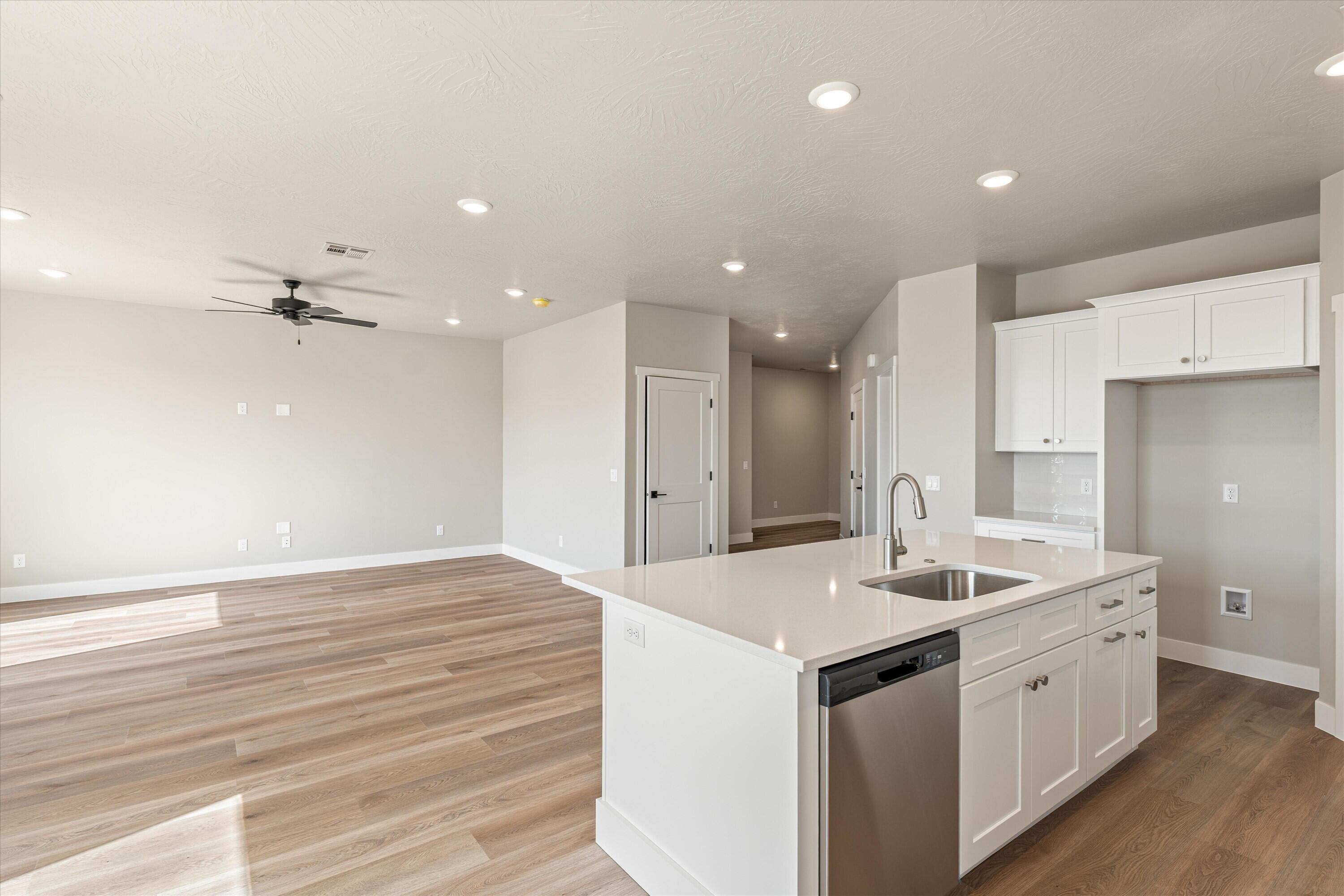 HURRICANE HEIGHTS TOWNHOMES - Residential