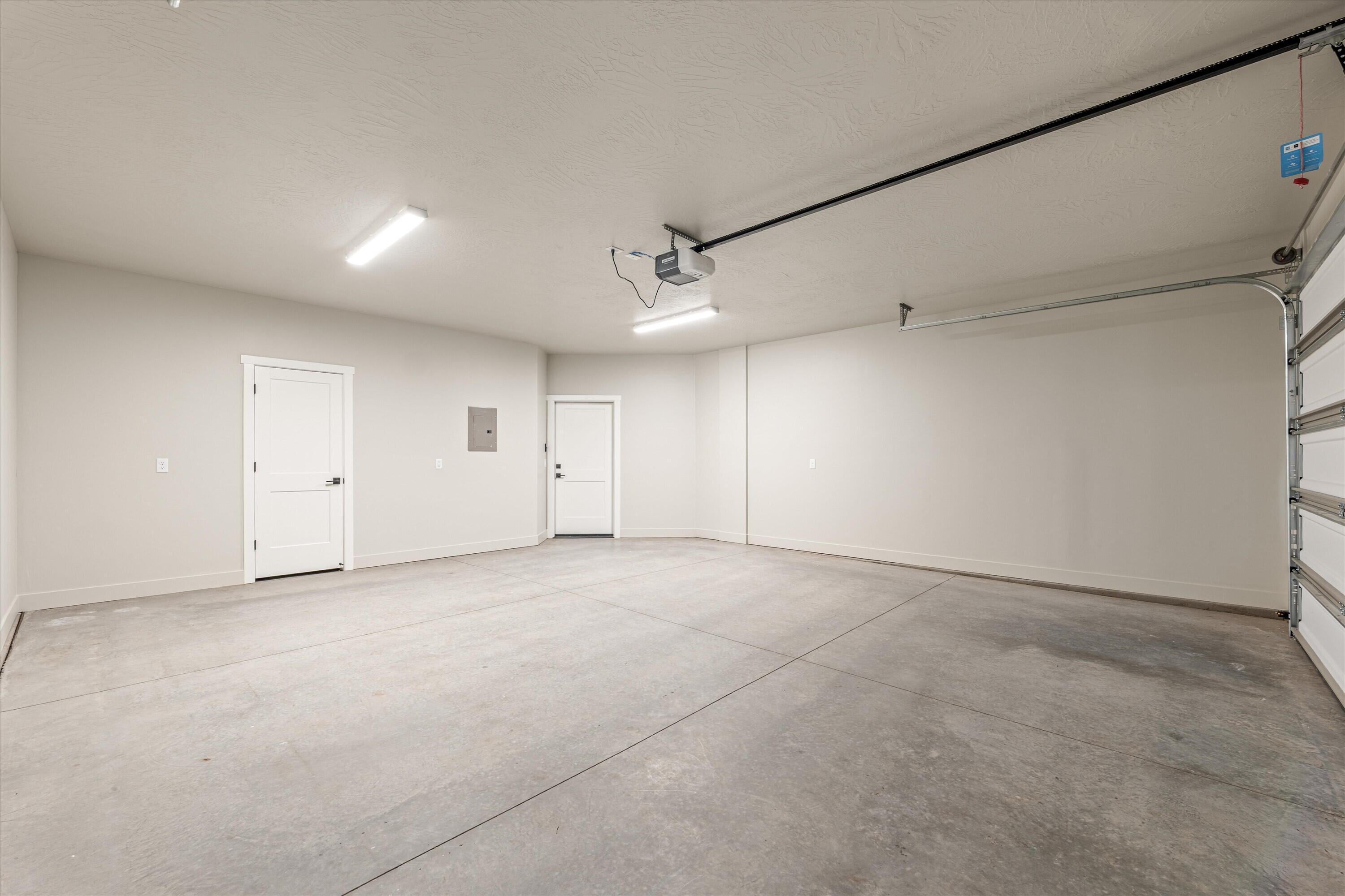 HURRICANE HEIGHTS TOWNHOMES - Residential