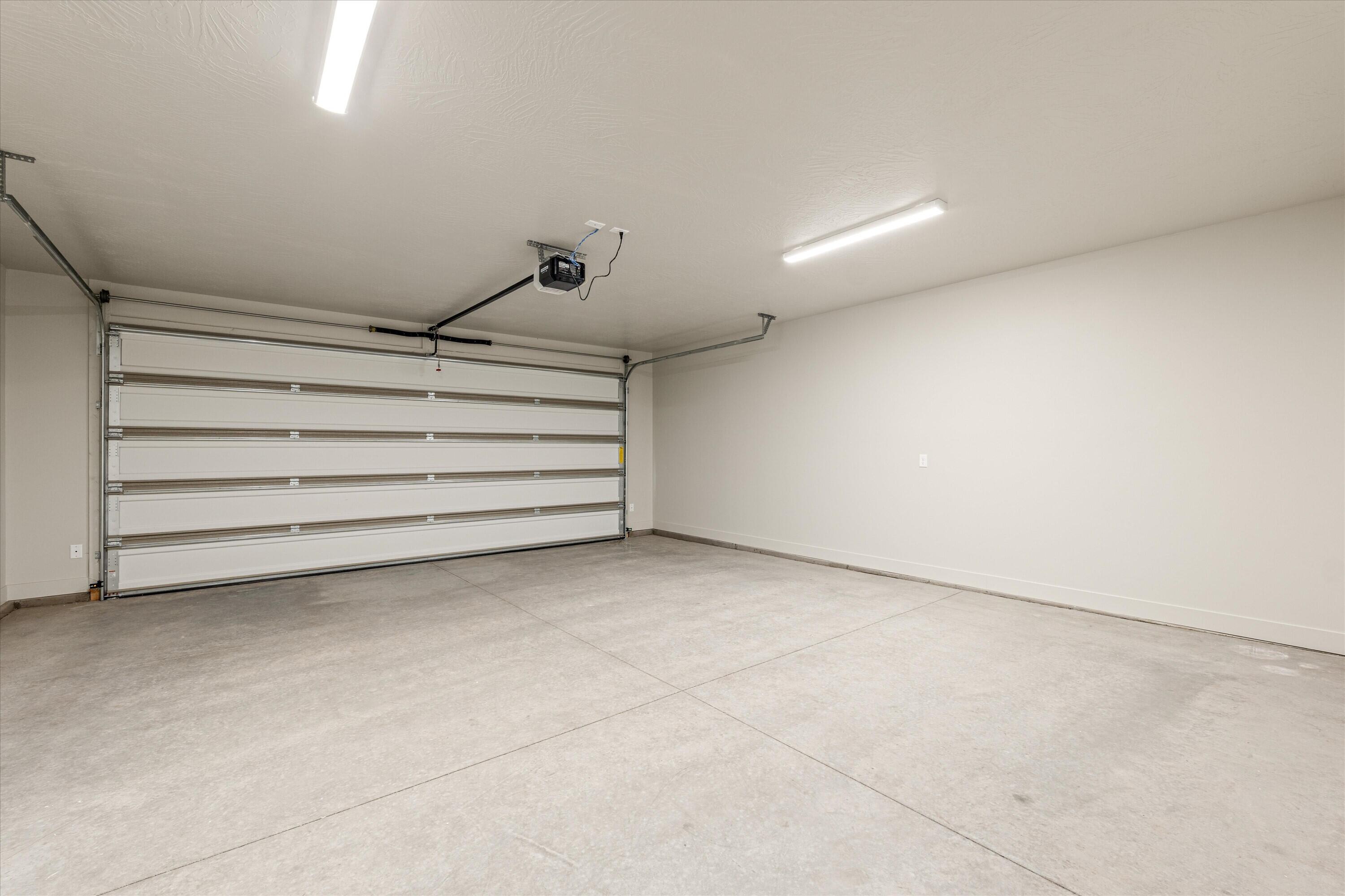 HURRICANE HEIGHTS TOWNHOMES - Residential