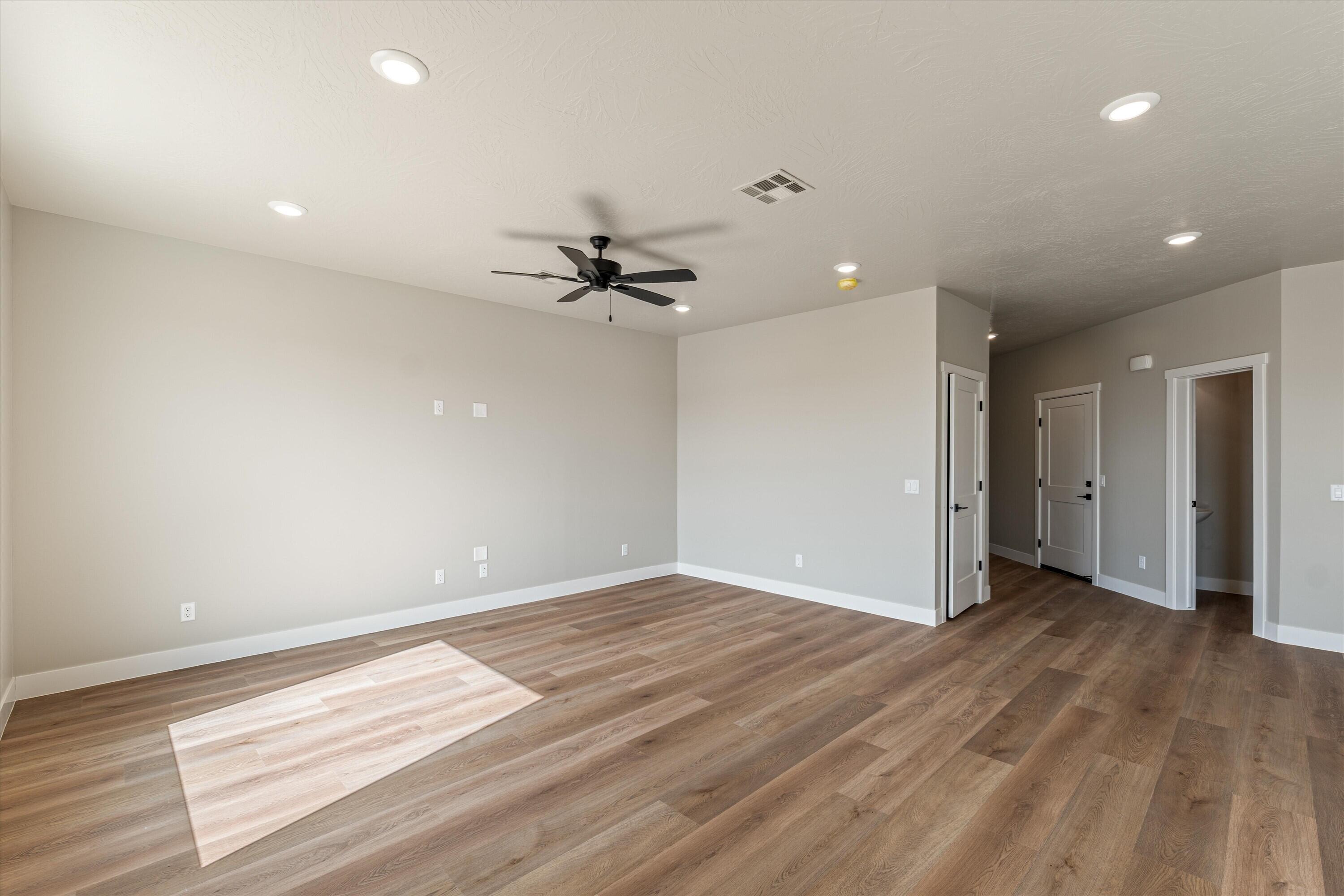 HURRICANE HEIGHTS TOWNHOMES - Residential