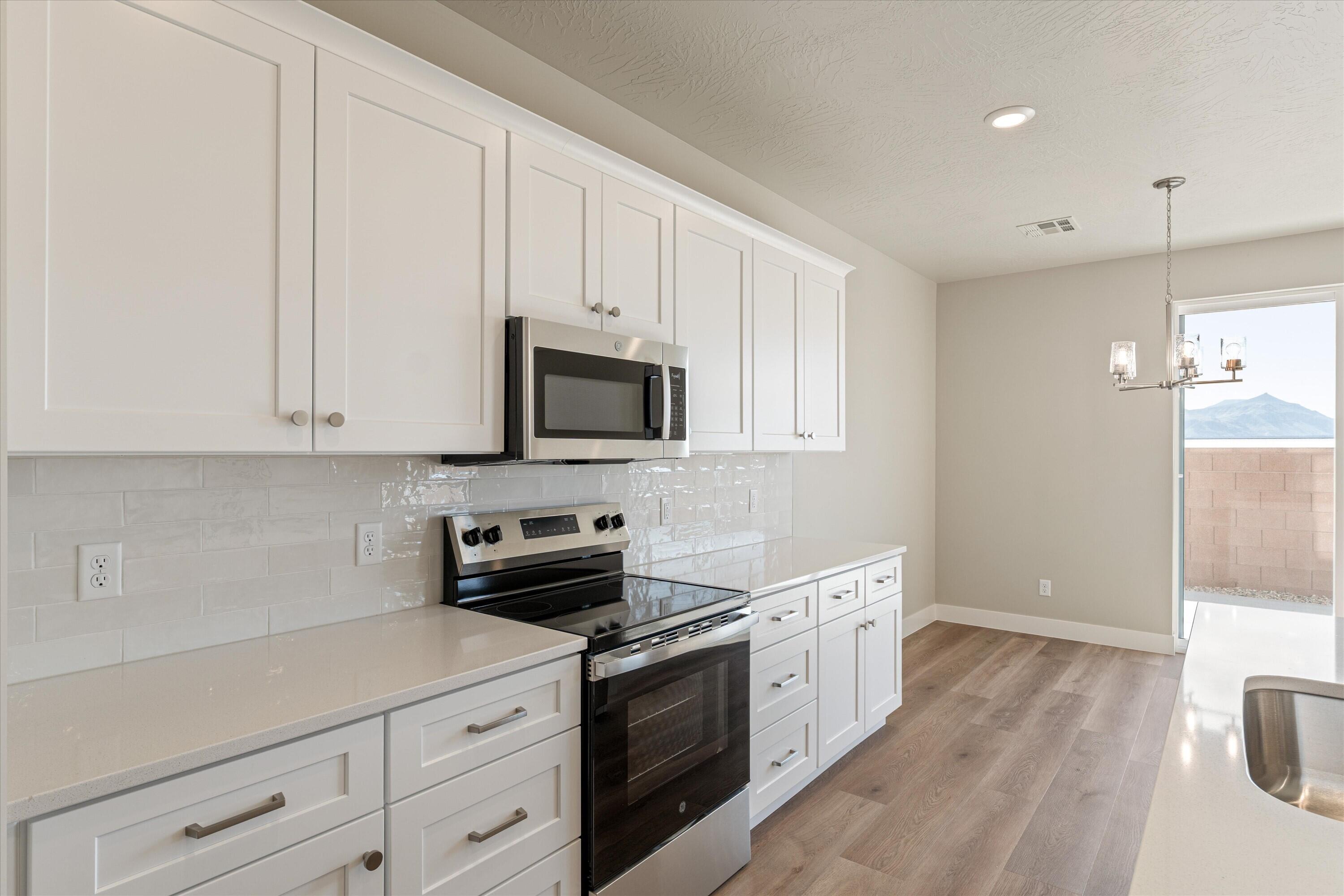 HURRICANE HEIGHTS TOWNHOMES - Residential