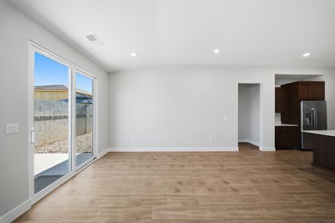 Tiny photo for 3044 W 670 N, Hurricane, UT 84737 (MLS # 26-271946)