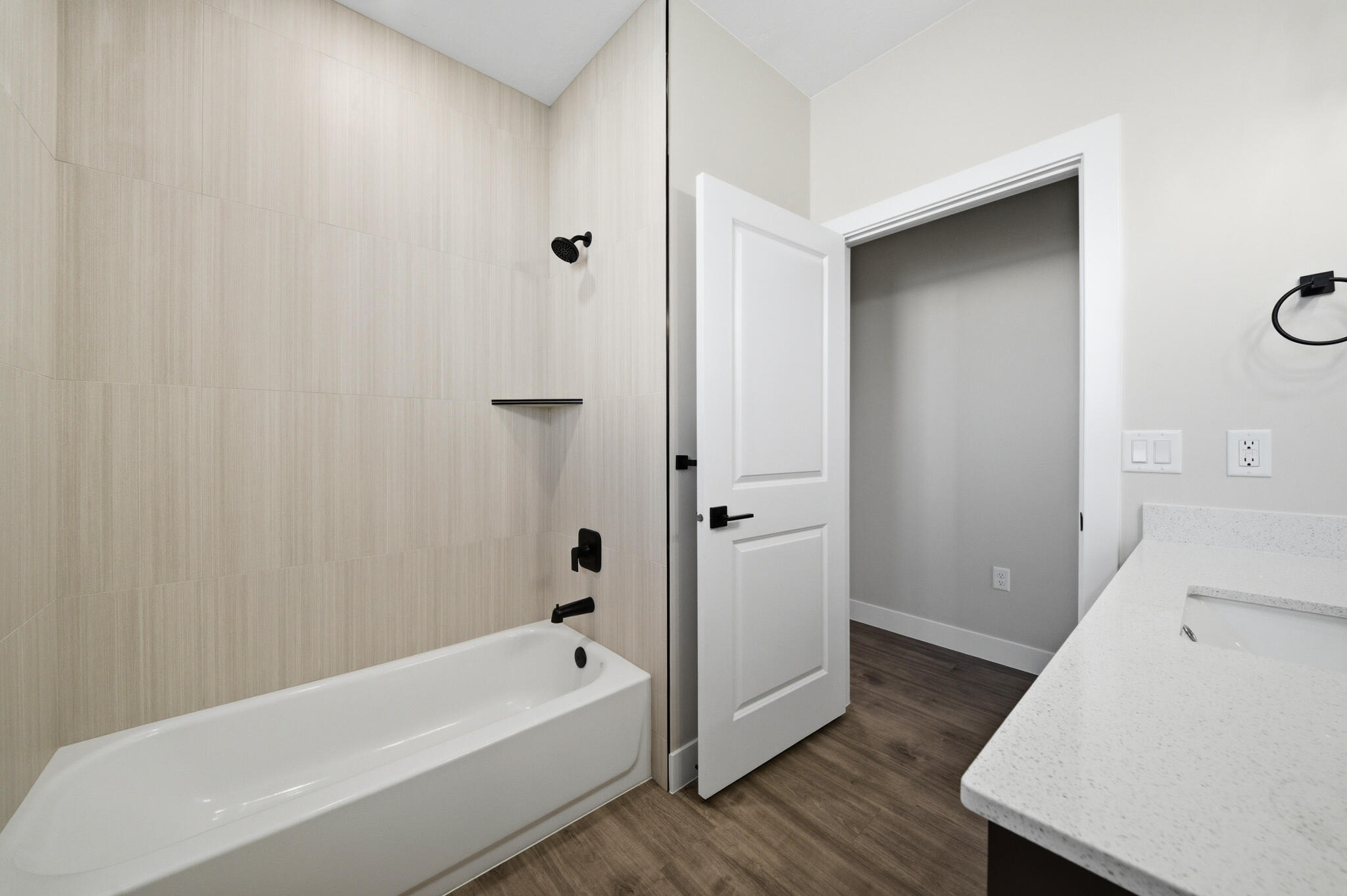 PEREGRINE POINTE WEST - Residential