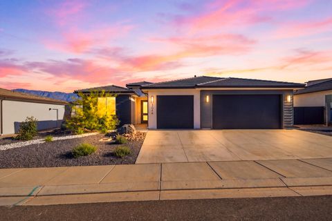 Photo of 3044 W 670 N, Hurricane, UT 84737 (MLS # 26-271946)