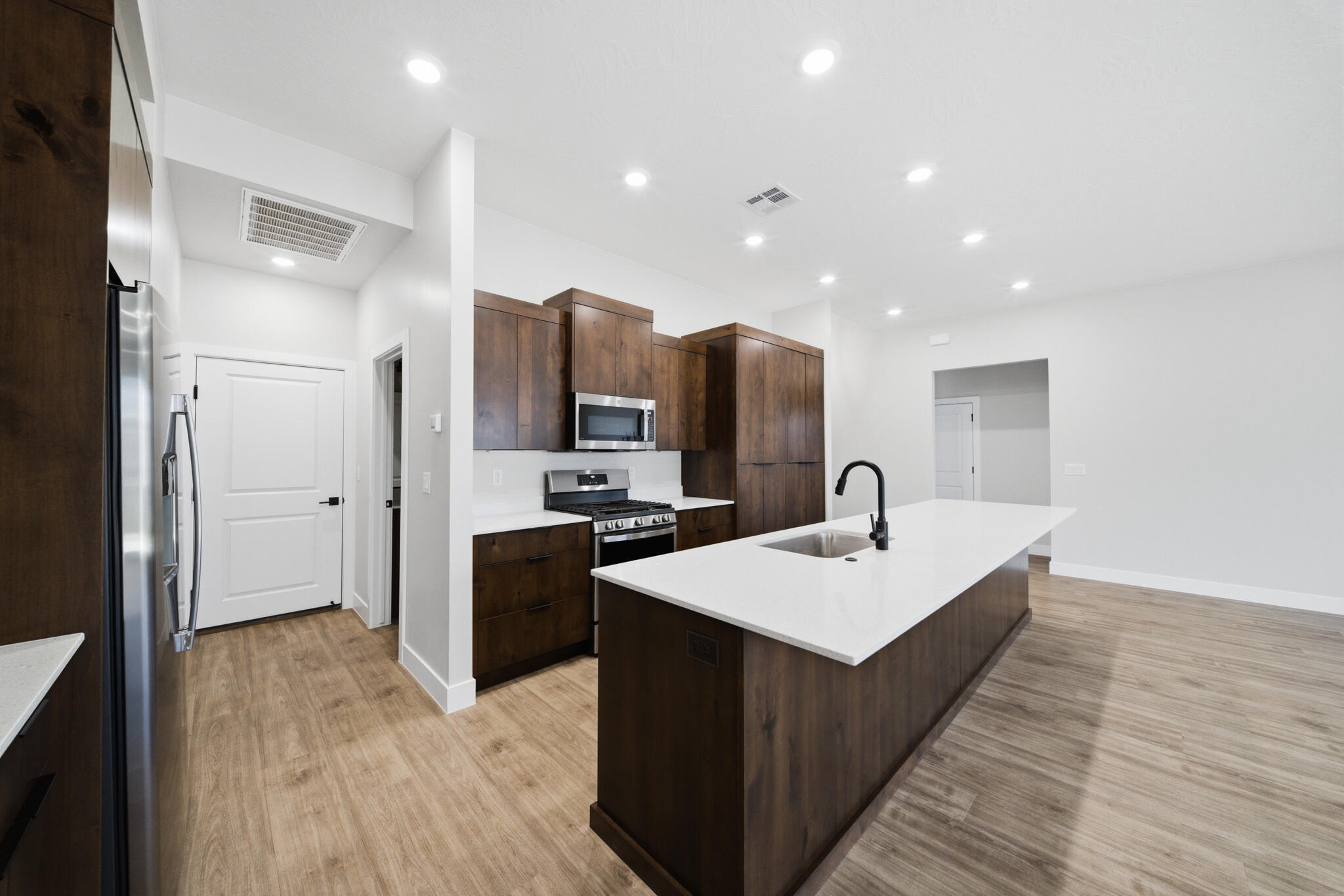 PEREGRINE POINTE WEST - Residential