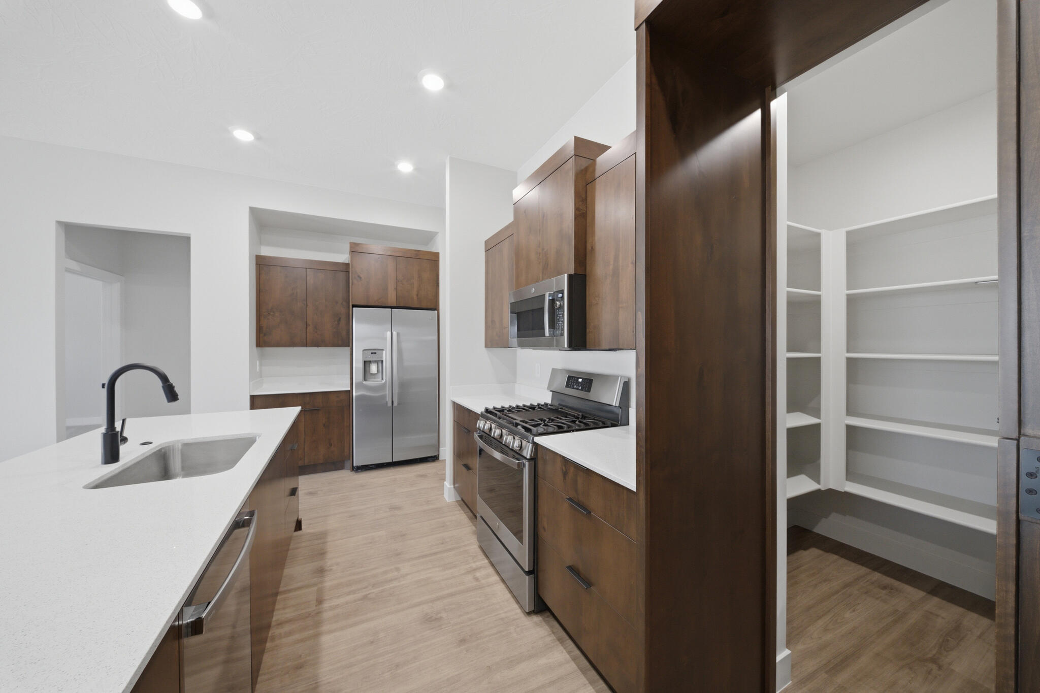 PEREGRINE POINTE WEST - Residential