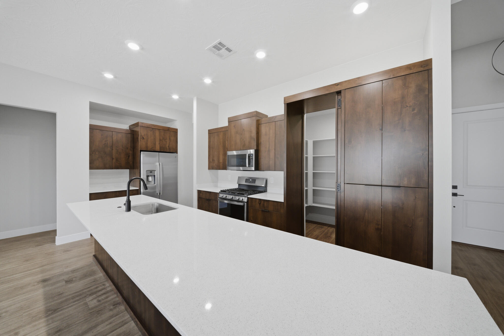 PEREGRINE POINTE WEST - Residential