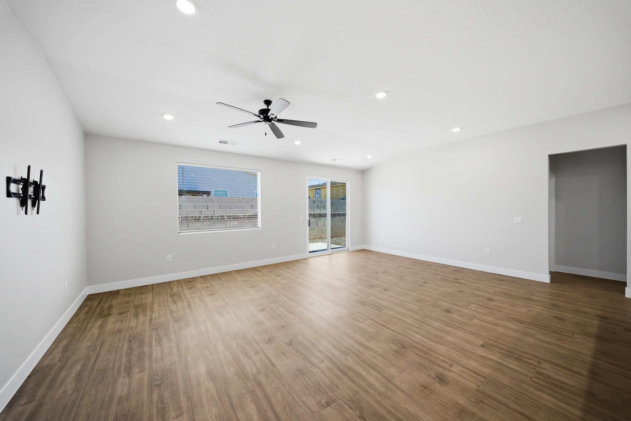 PEREGRINE POINTE WEST - Residential
