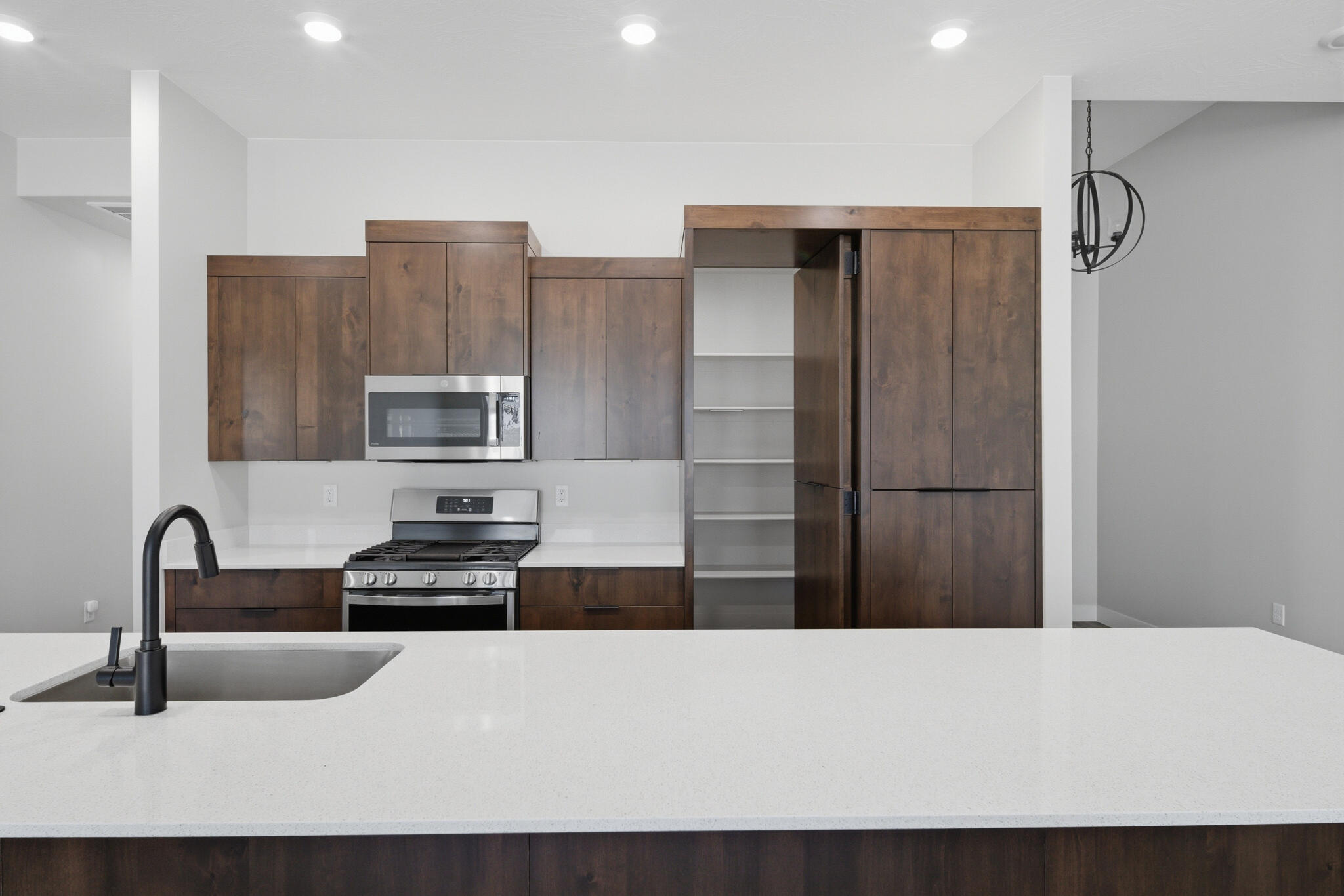 PEREGRINE POINTE WEST - Residential