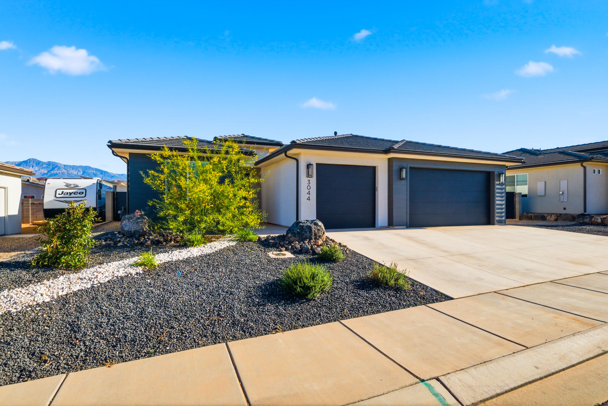 PEREGRINE POINTE WEST - Residential