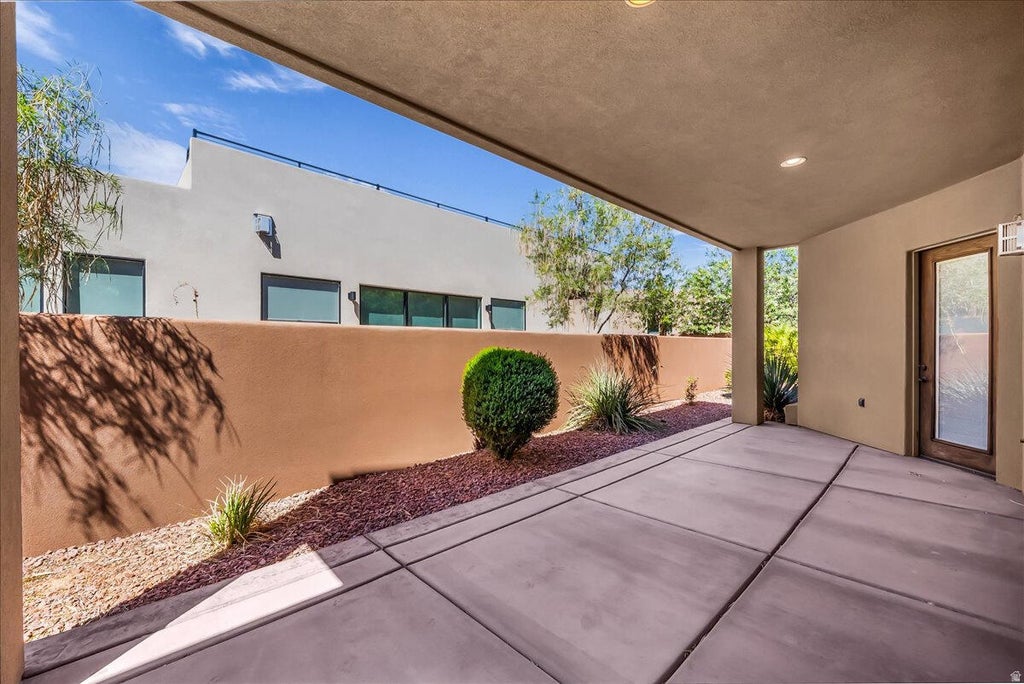 Photo of 3308 S Red Sands Way, Hurricane, UT 84737 (MLS # 26-275822)