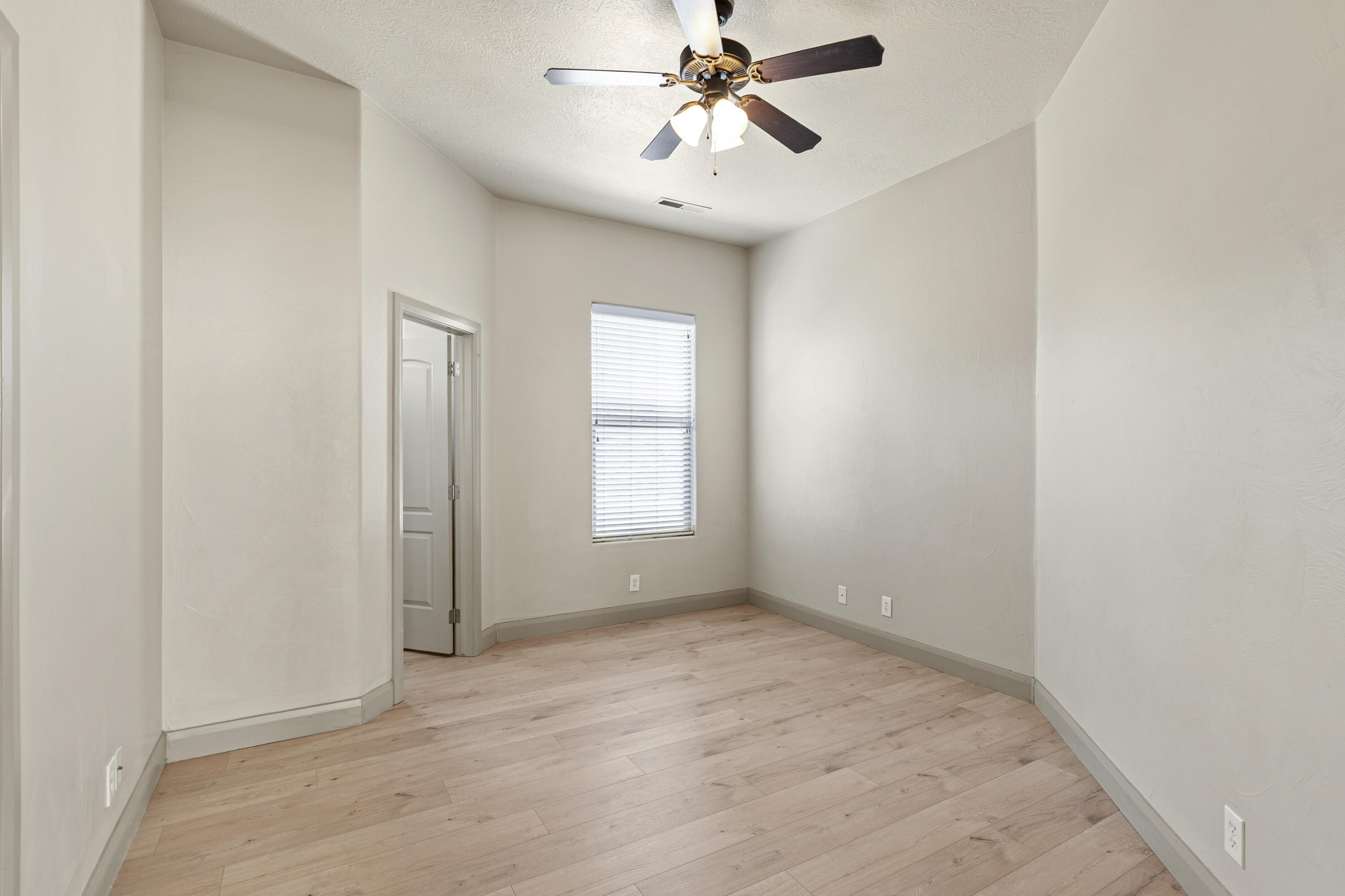 KNOLLS AT LITTLE VALLEY - Residential