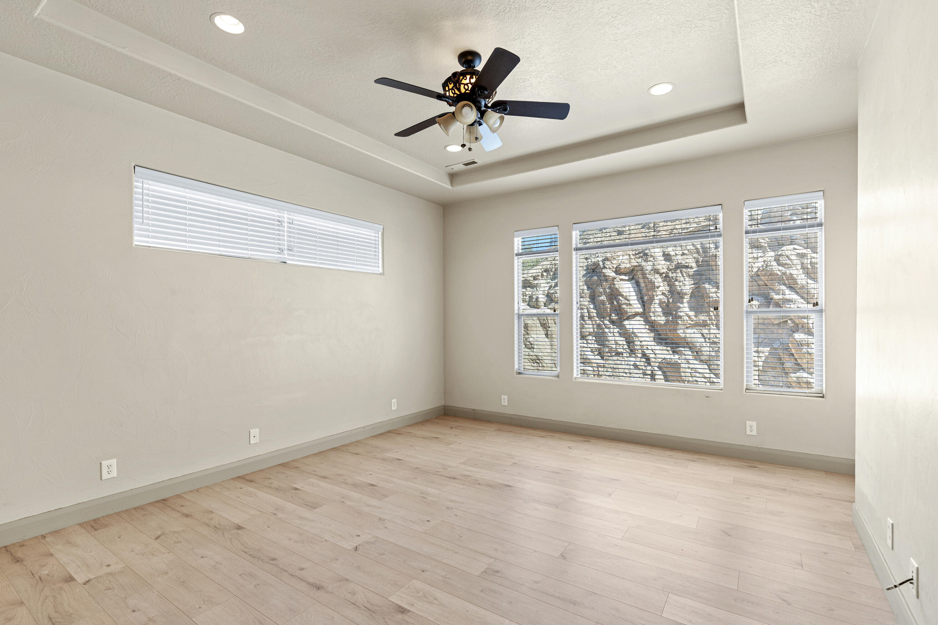KNOLLS AT LITTLE VALLEY - Residential