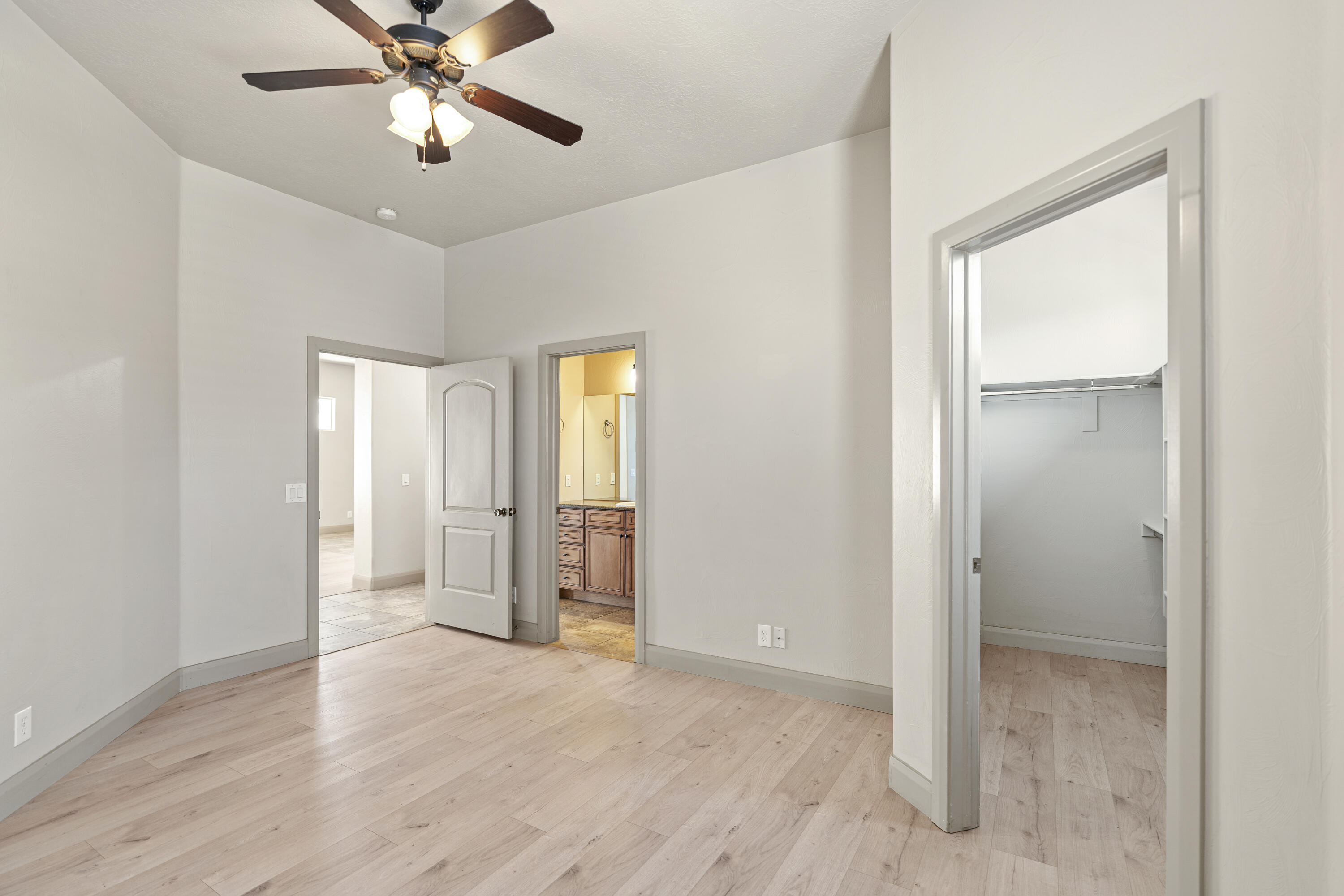 KNOLLS AT LITTLE VALLEY - Residential