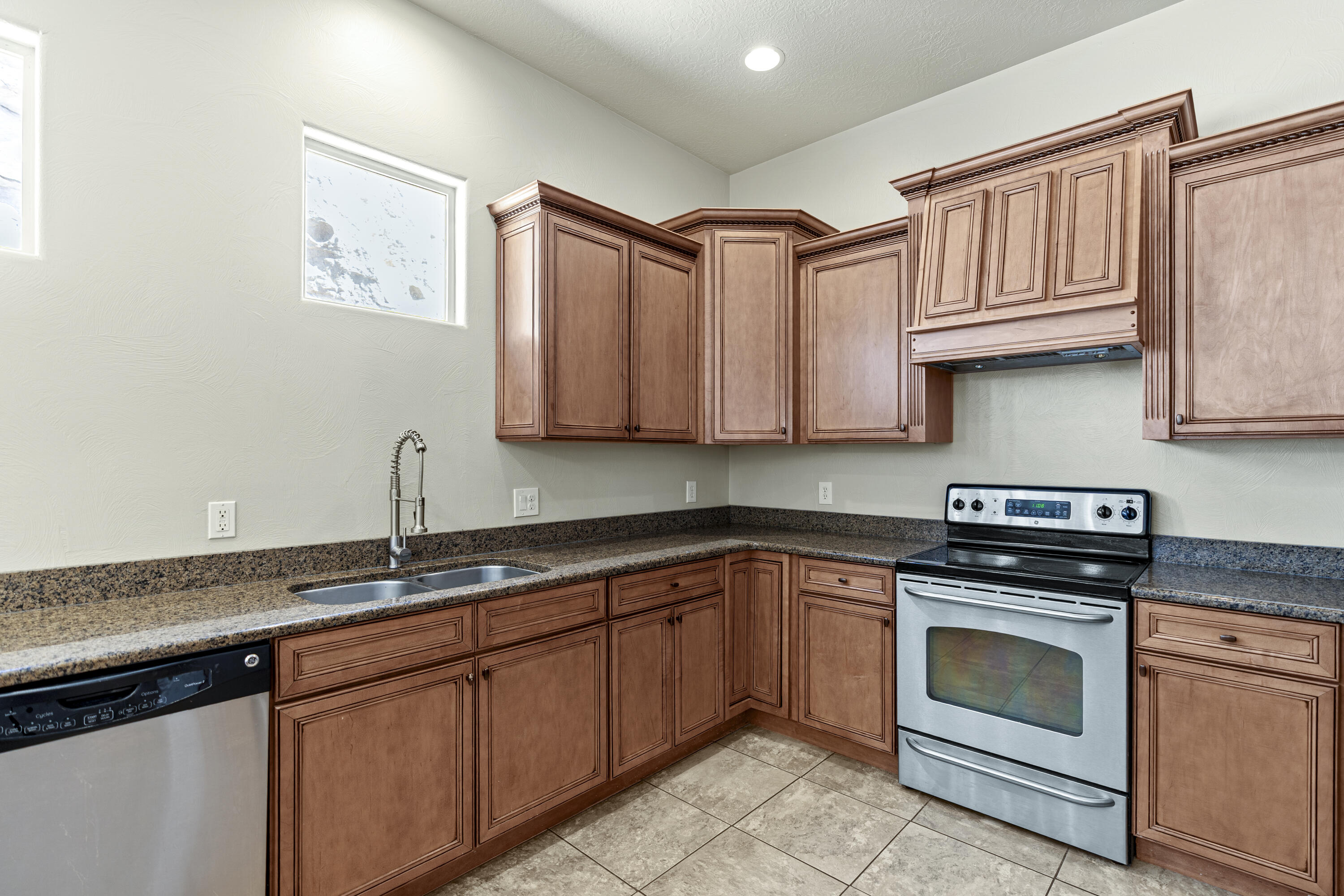 KNOLLS AT LITTLE VALLEY - Residential
