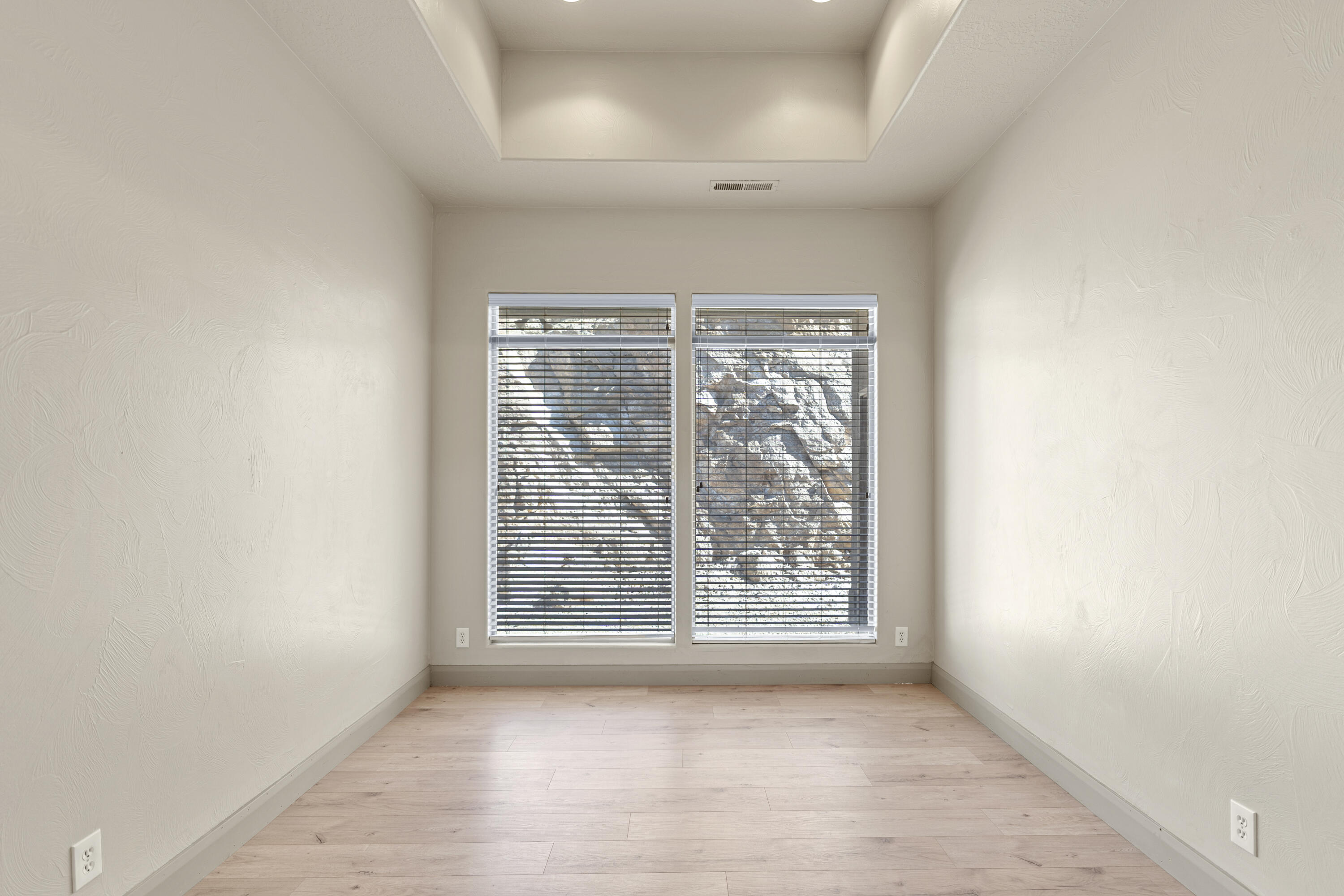 KNOLLS AT LITTLE VALLEY - Residential