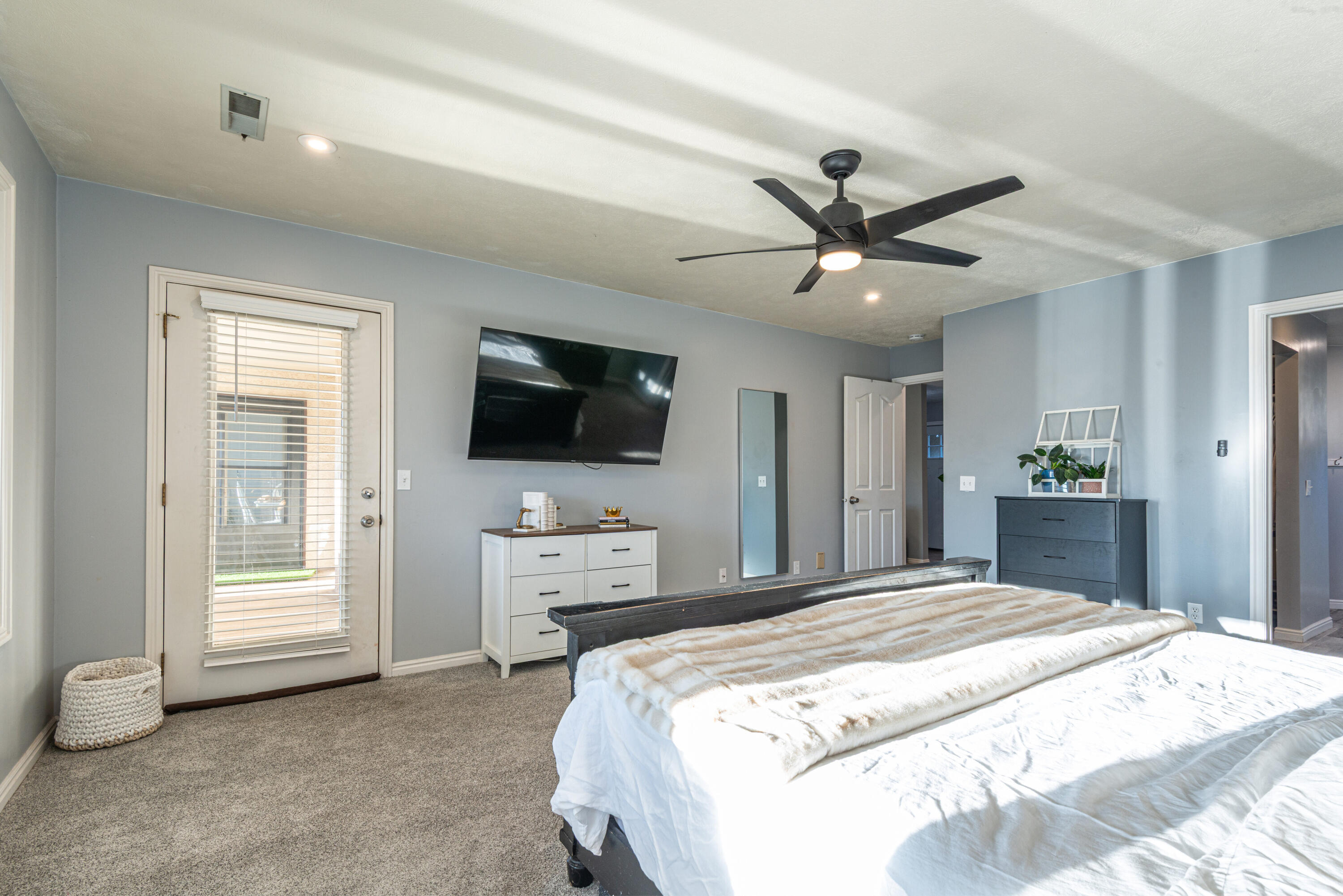 LAURELWOOD CONDOS - Residential