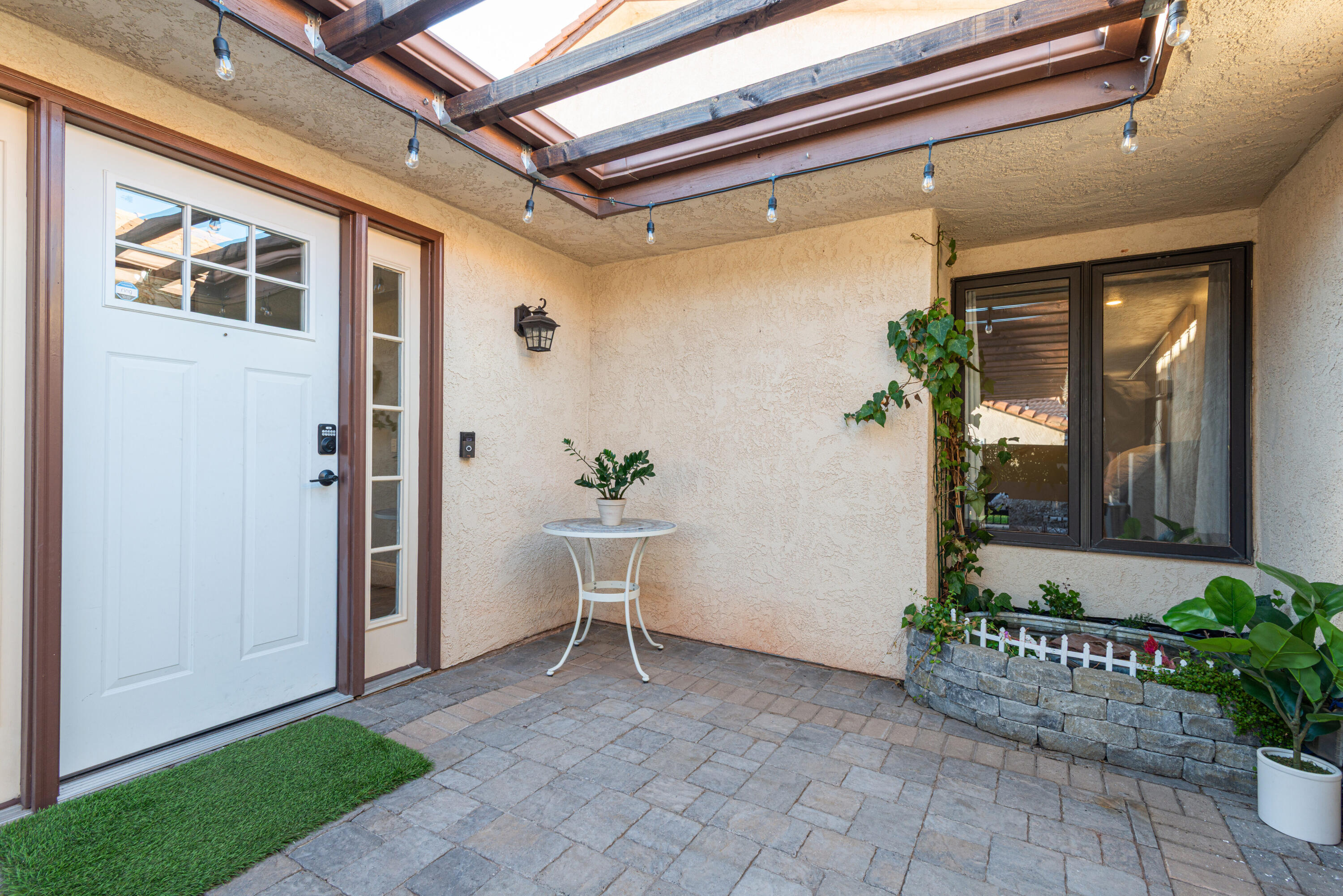 LAURELWOOD CONDOS - Residential