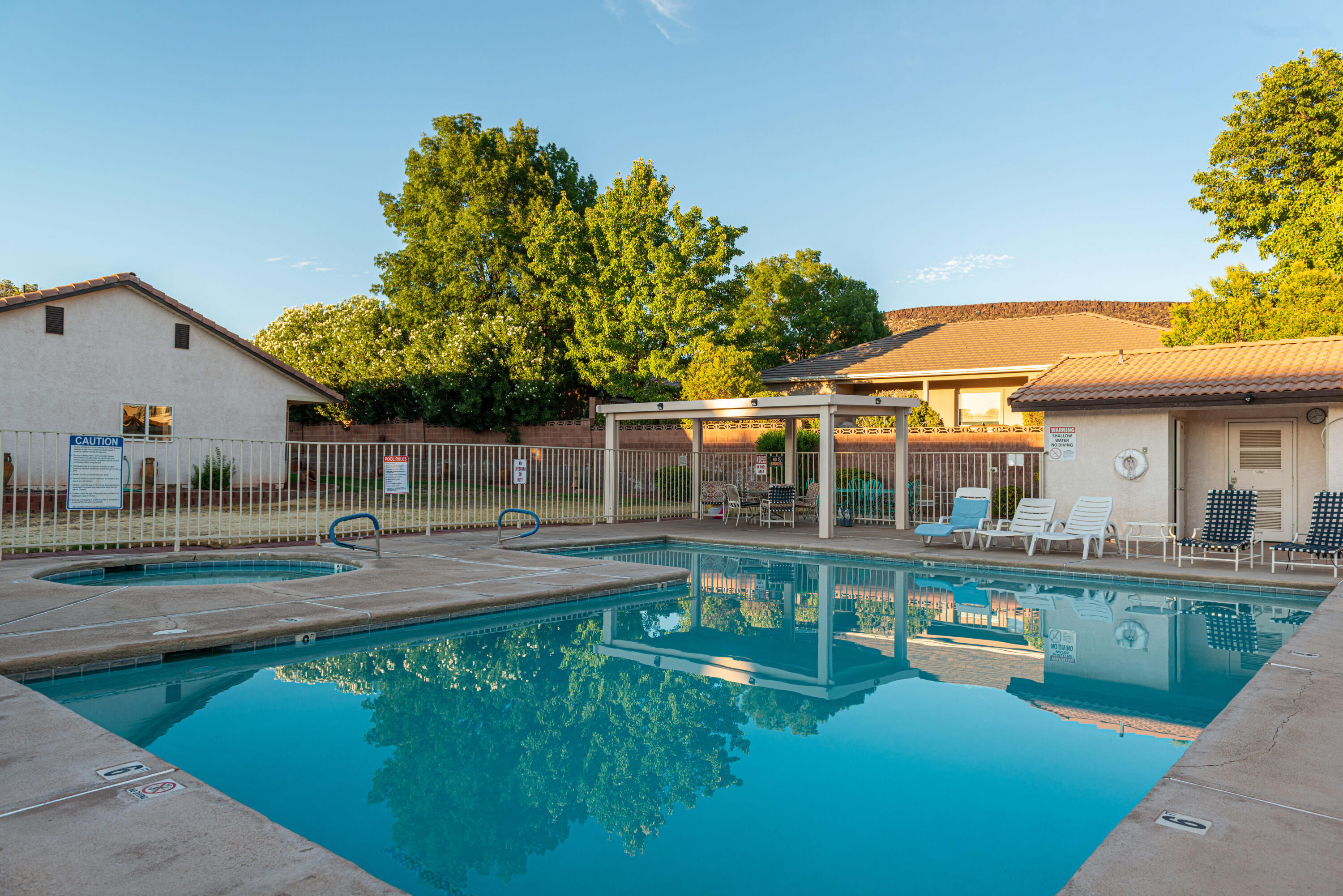 LAURELWOOD CONDOS - Residential