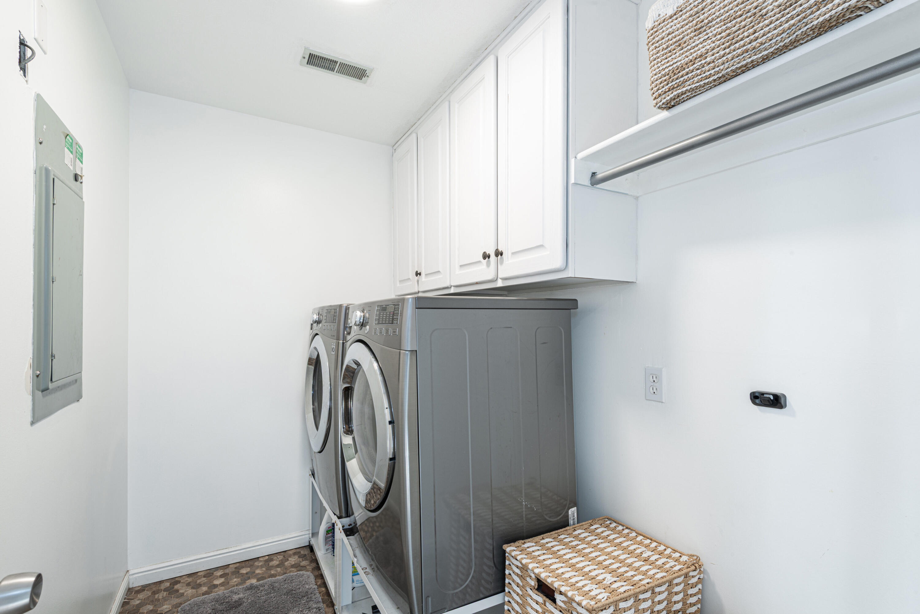 LAURELWOOD CONDOS - Residential