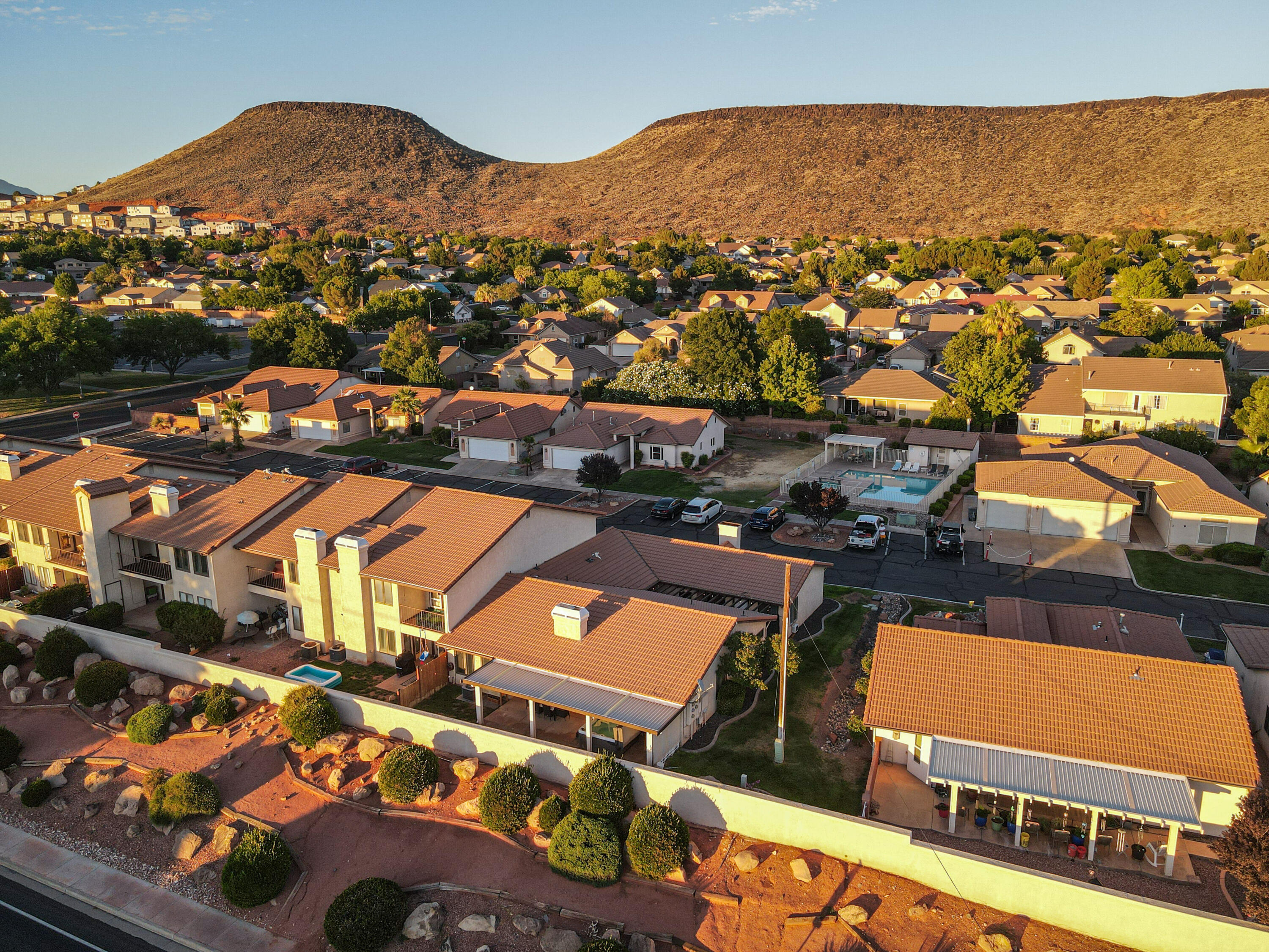 LAURELWOOD CONDOS - Residential